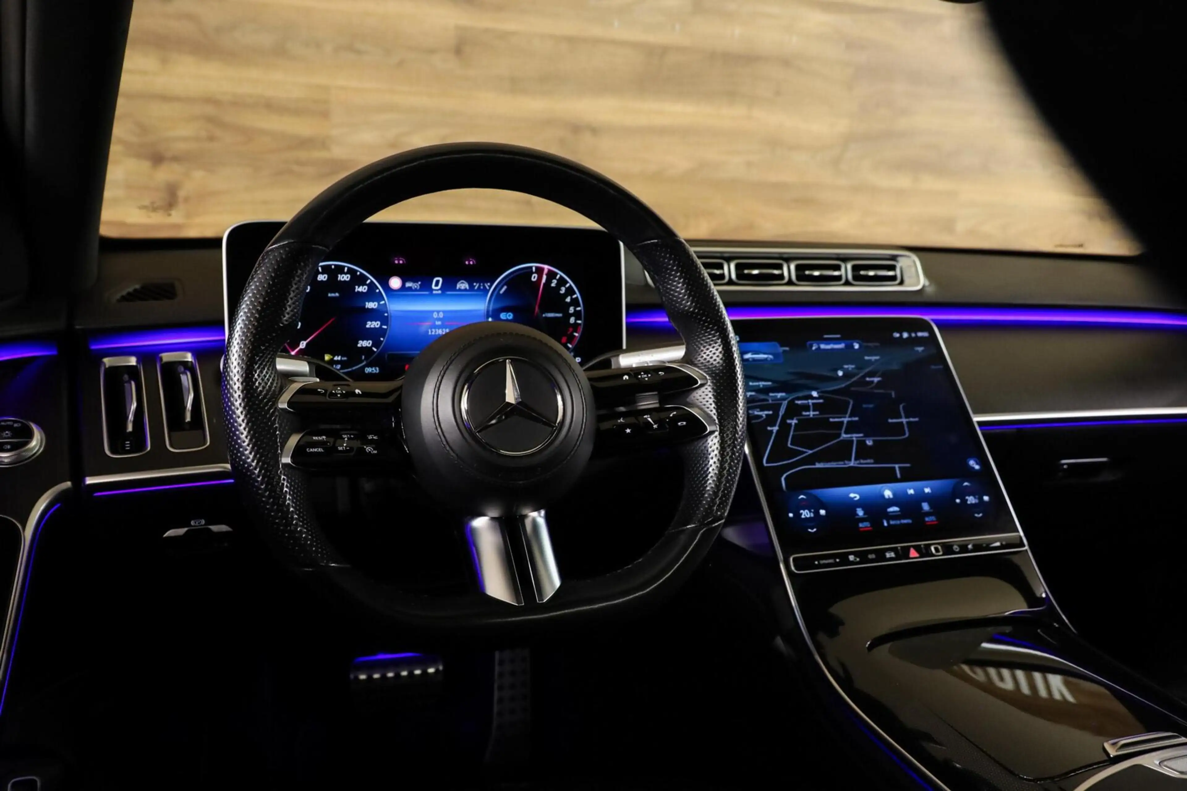 Mercedes-Benz S 580 e AMG Line — photo 25