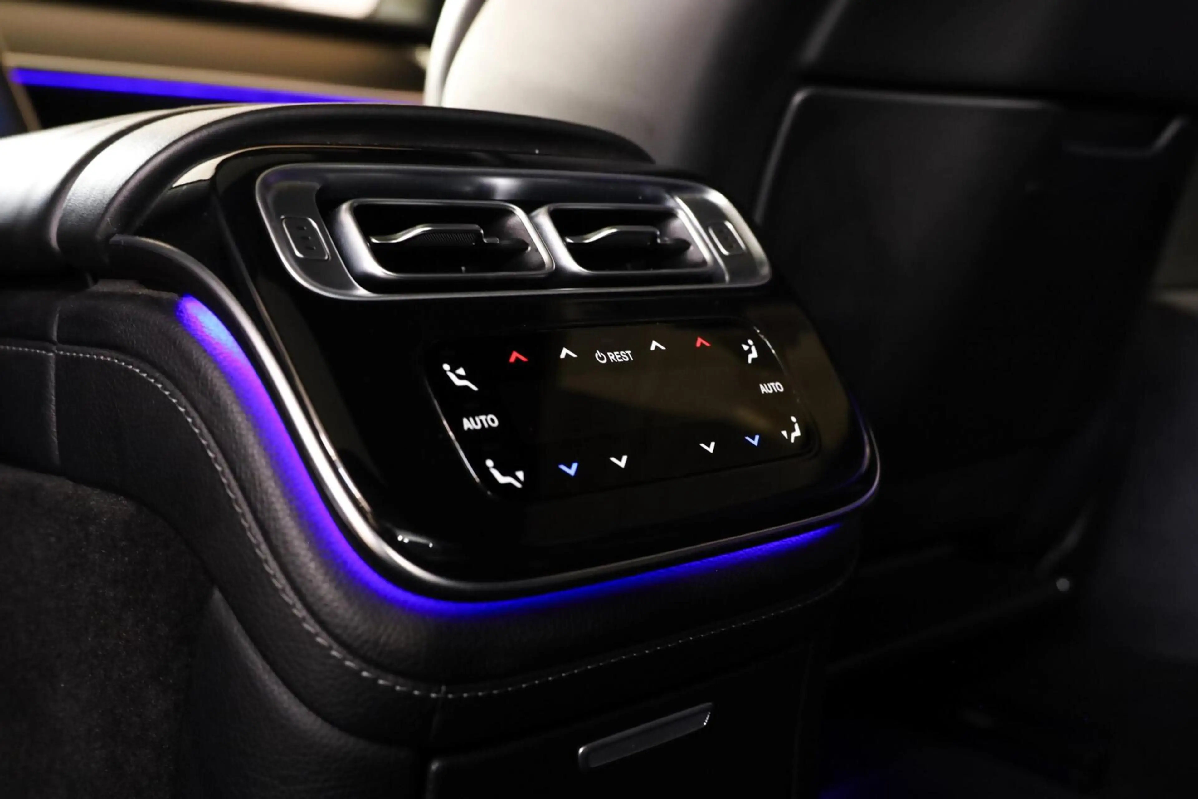 Mercedes-Benz S 580 e AMG Line — photo 36