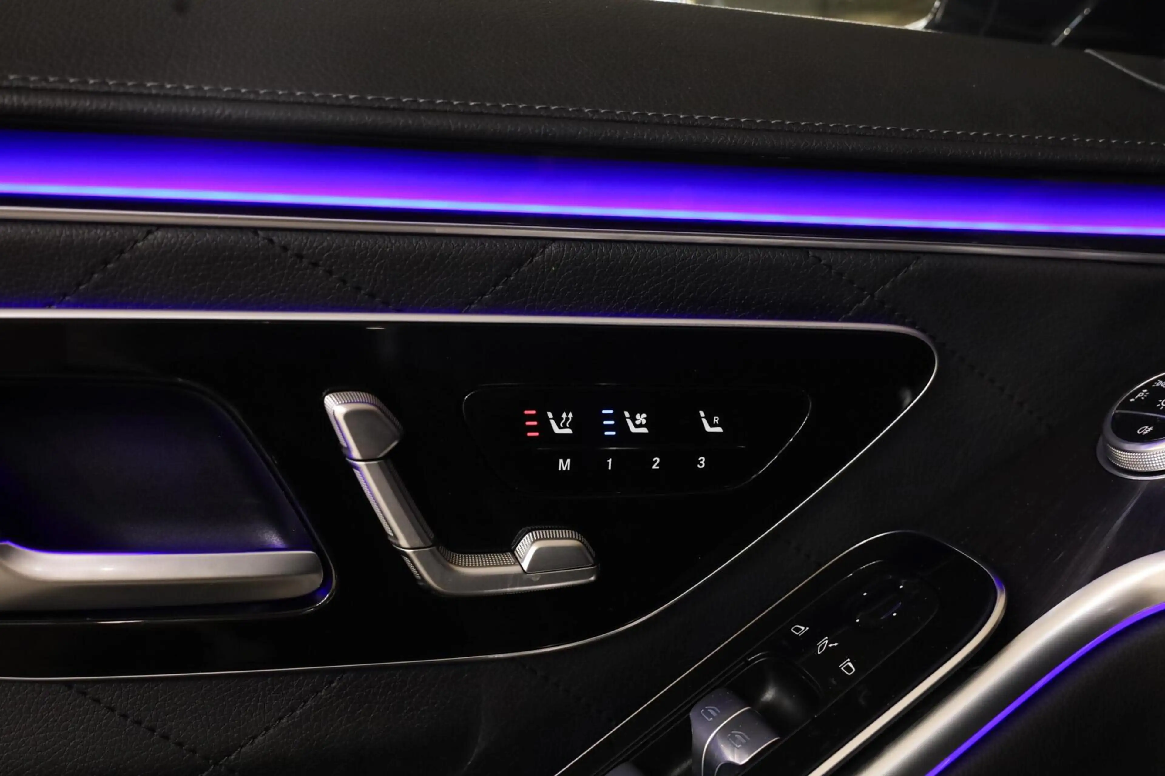 Mercedes-Benz S 580 e AMG Line — photo 28