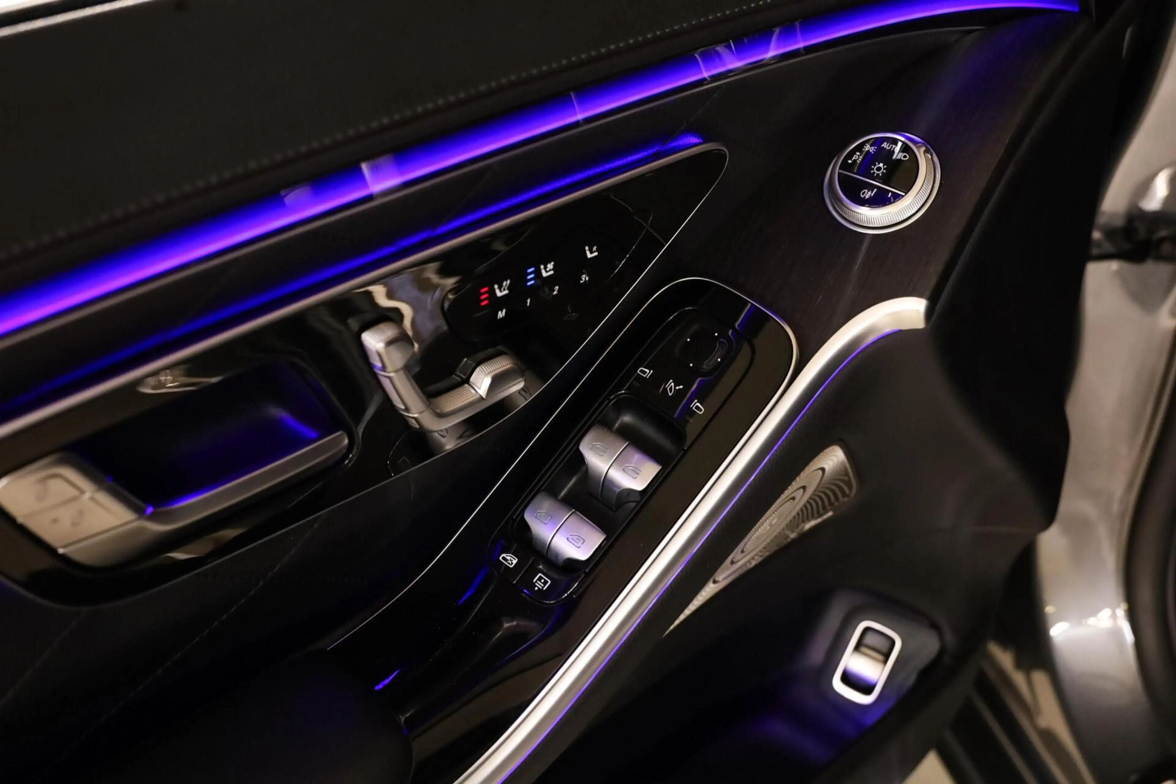 Mercedes-Benz S 580 e AMG Line — photo 38