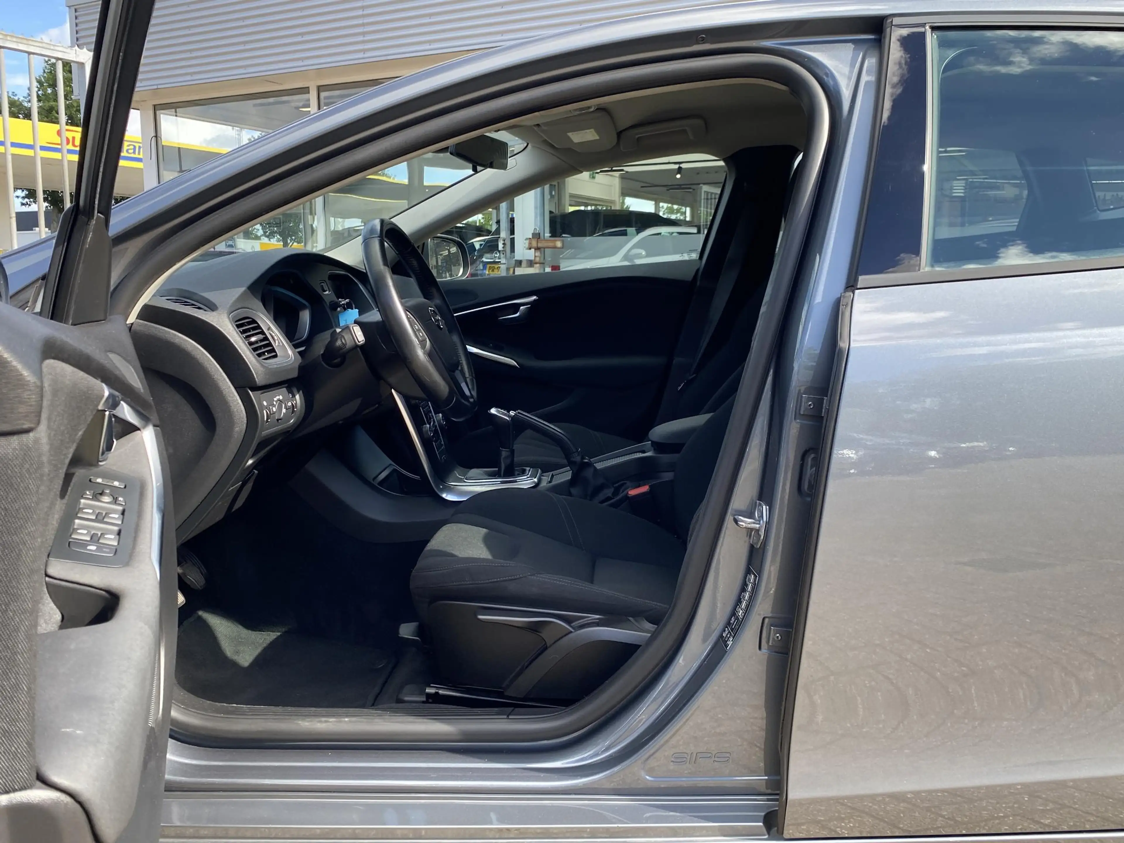 Volvo V40 2.0 T2 Kinetic / NL Auto / Navigatie /  Bluetooth — photo 11