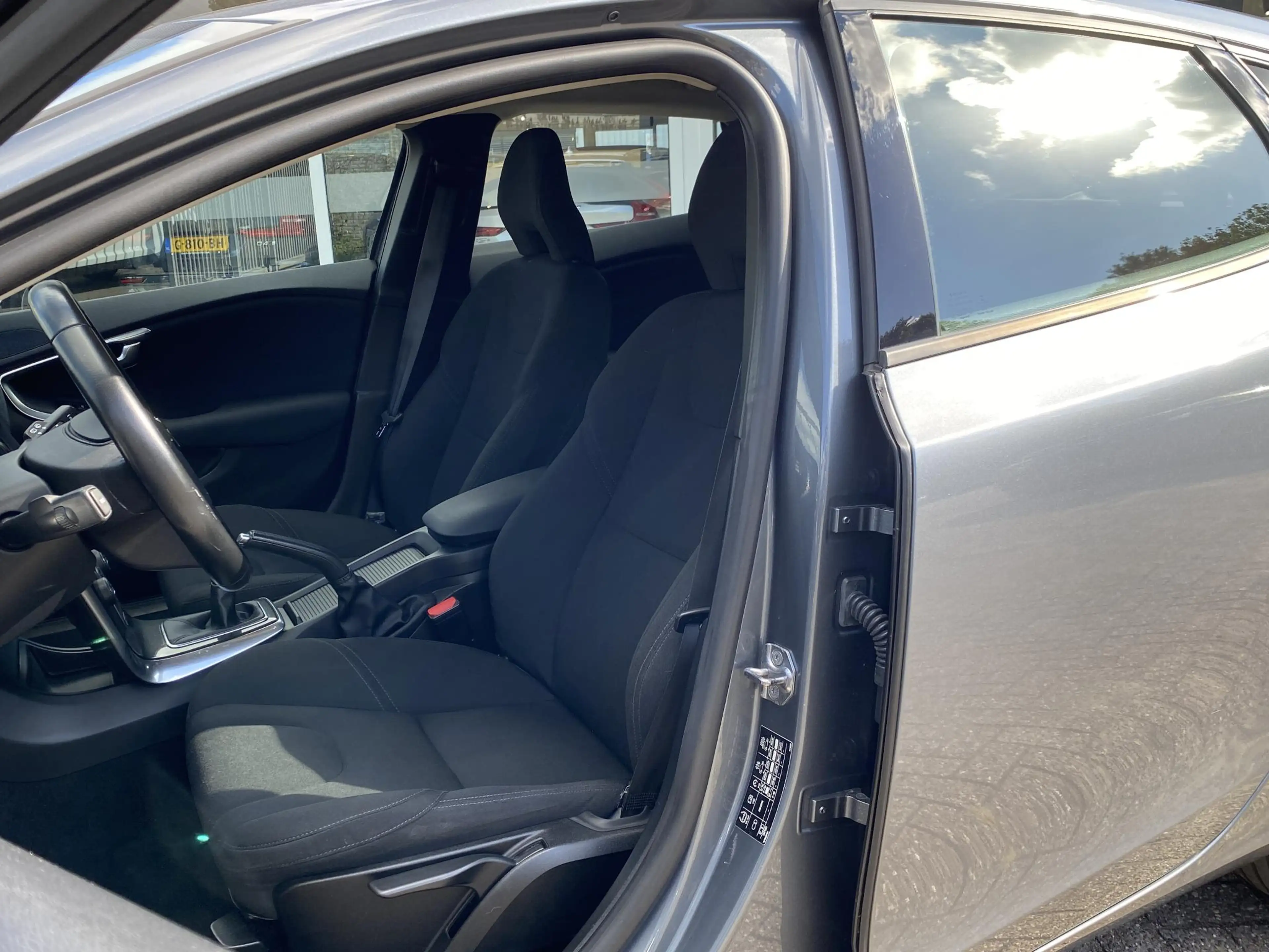 Volvo V40 2.0 T2 Kinetic / NL Auto / Navigatie /  Bluetooth — photo 12
