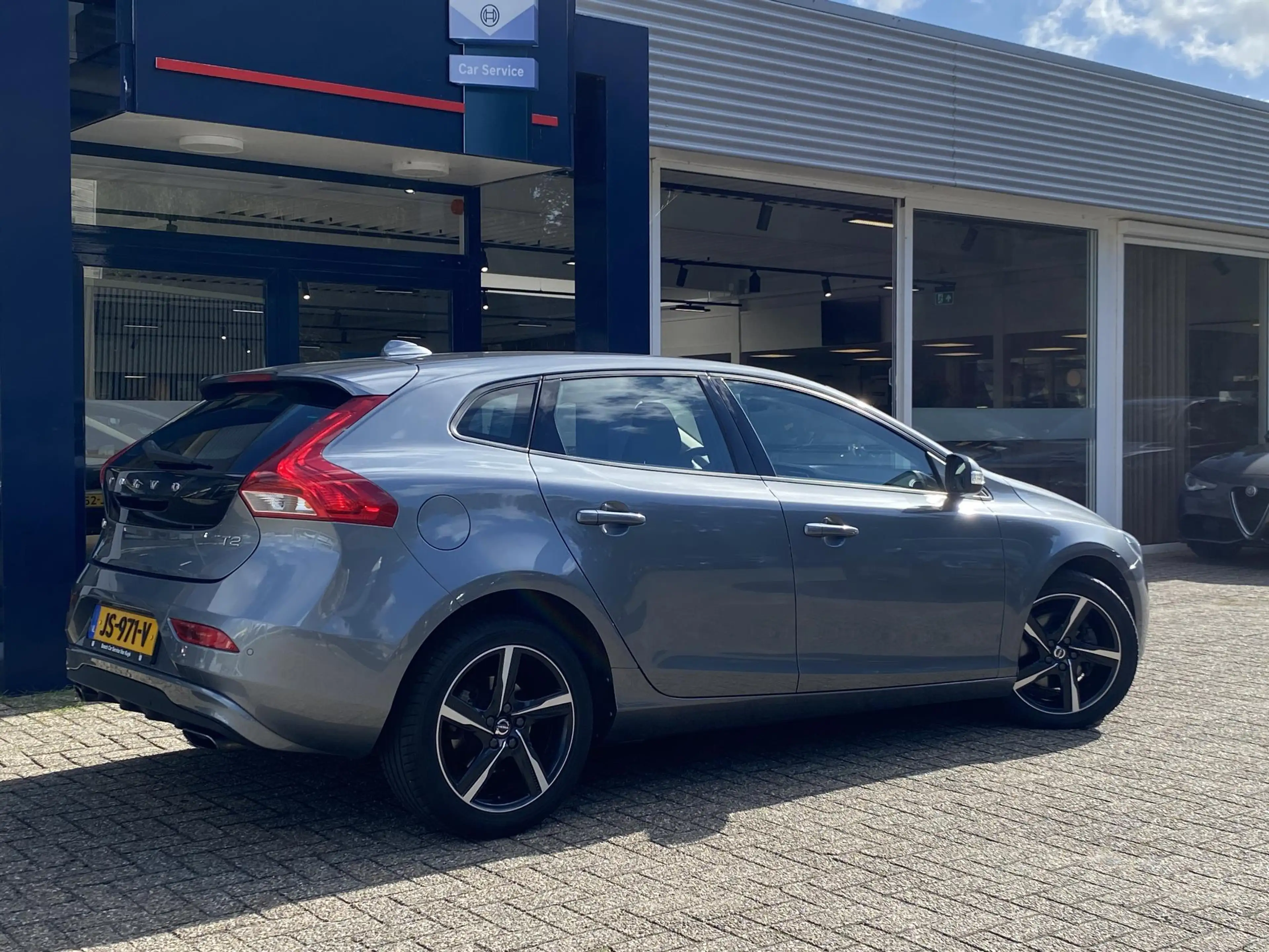 Volvo V40 2.0 T2 Kinetic / NL Auto / Navigatie /  Bluetooth — photo 8