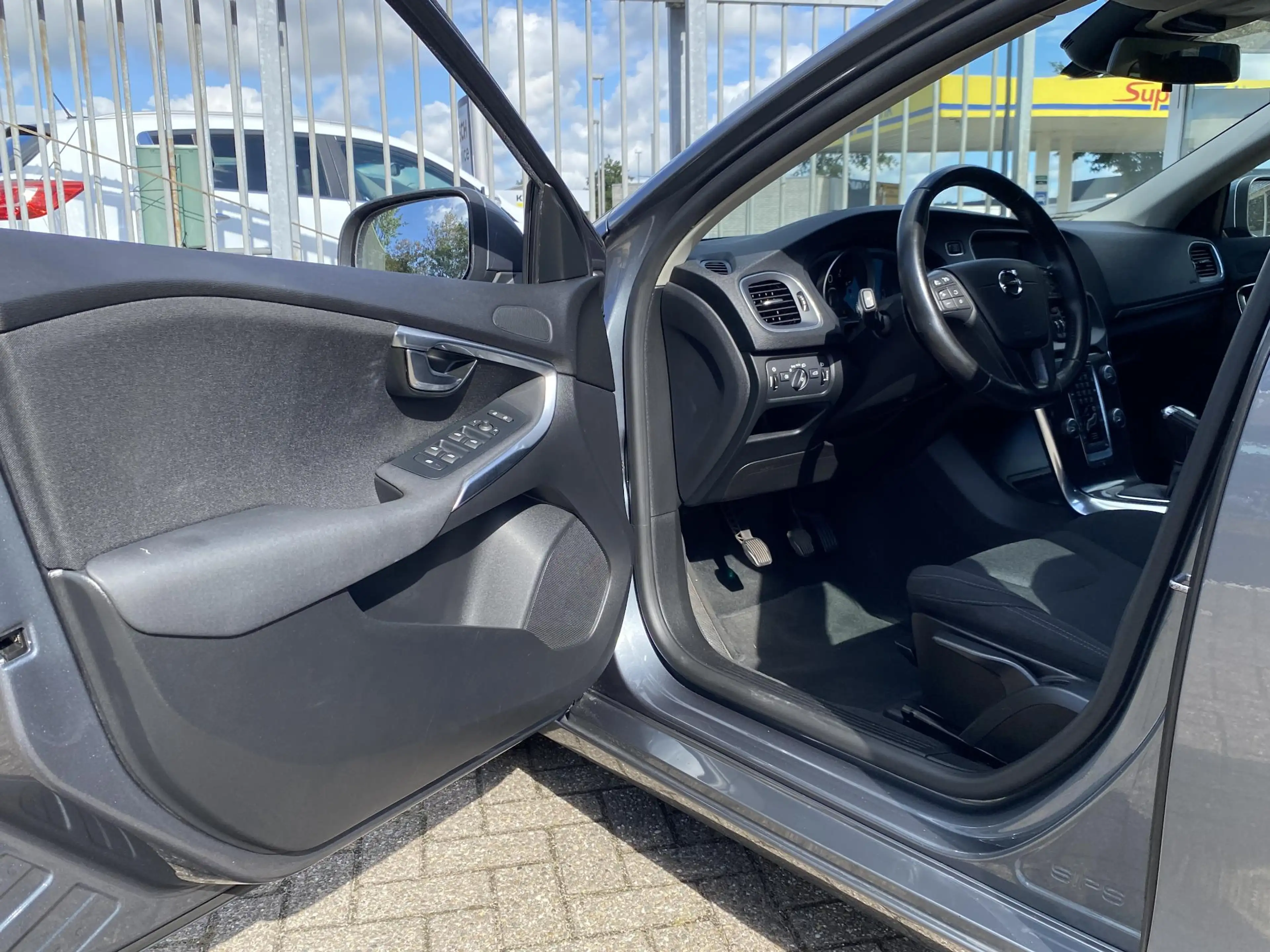 Volvo V40 2.0 T2 Kinetic / NL Auto / Navigatie /  Bluetooth — photo 10