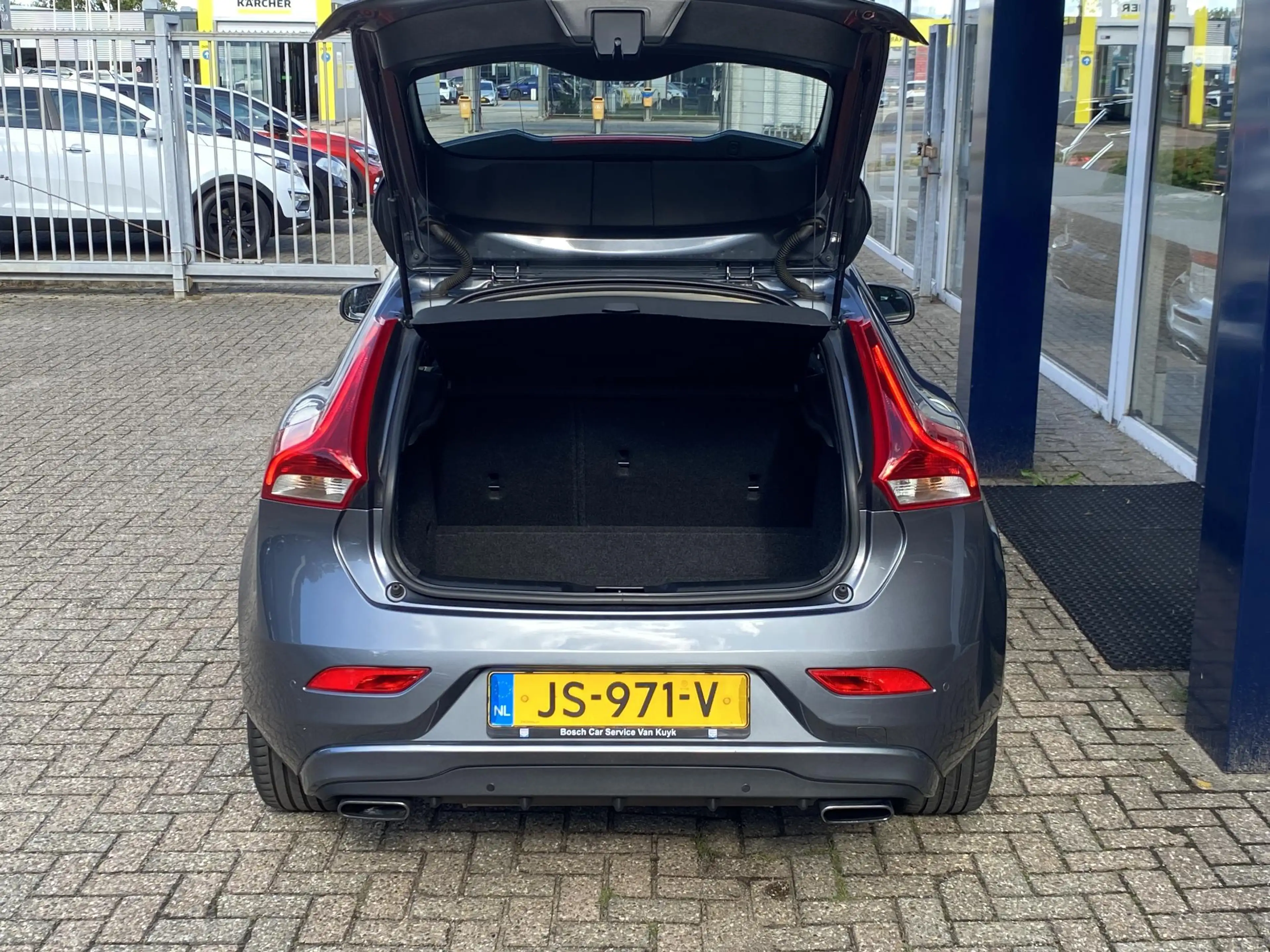 Volvo V40 2.0 T2 Kinetic / NL Auto / Navigatie /  Bluetooth — photo 7