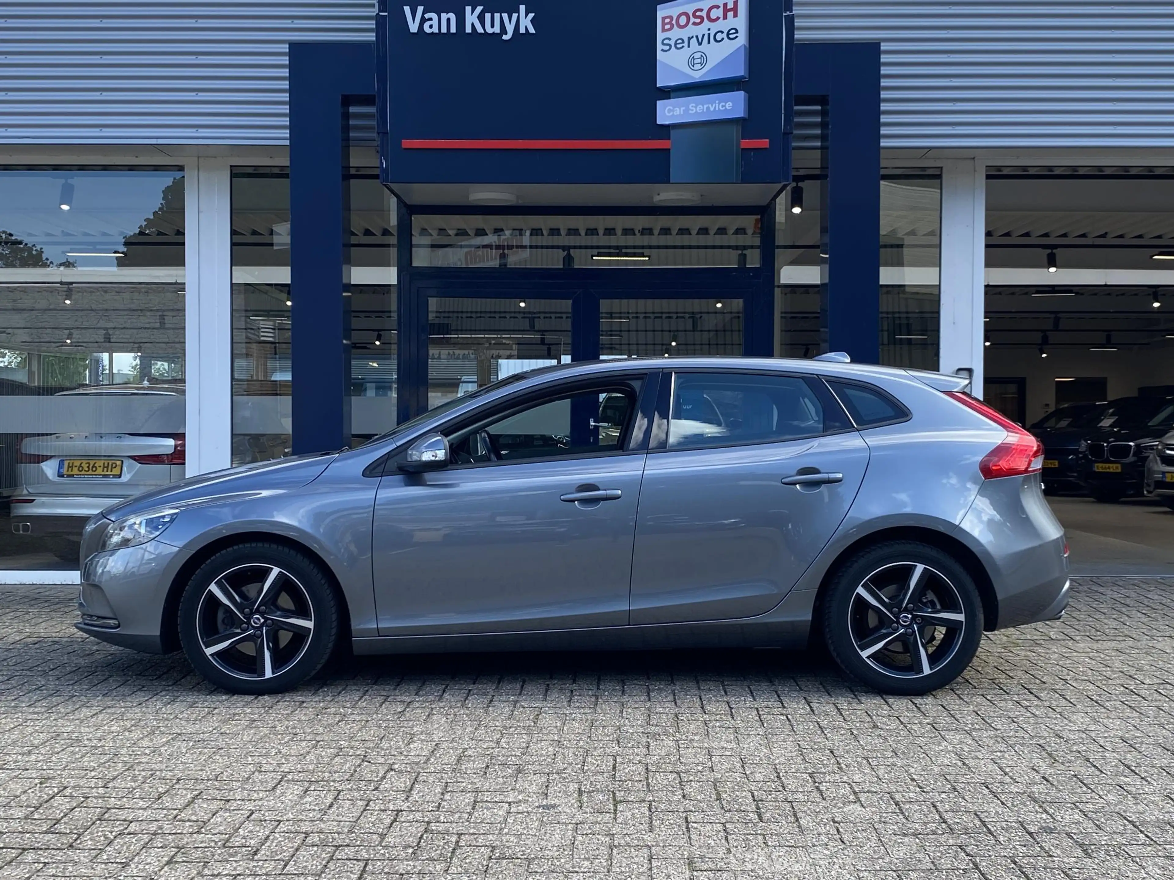 Volvo V40 2.0 T2 Kinetic / NL Auto / Navigatie /  Bluetooth — photo 3