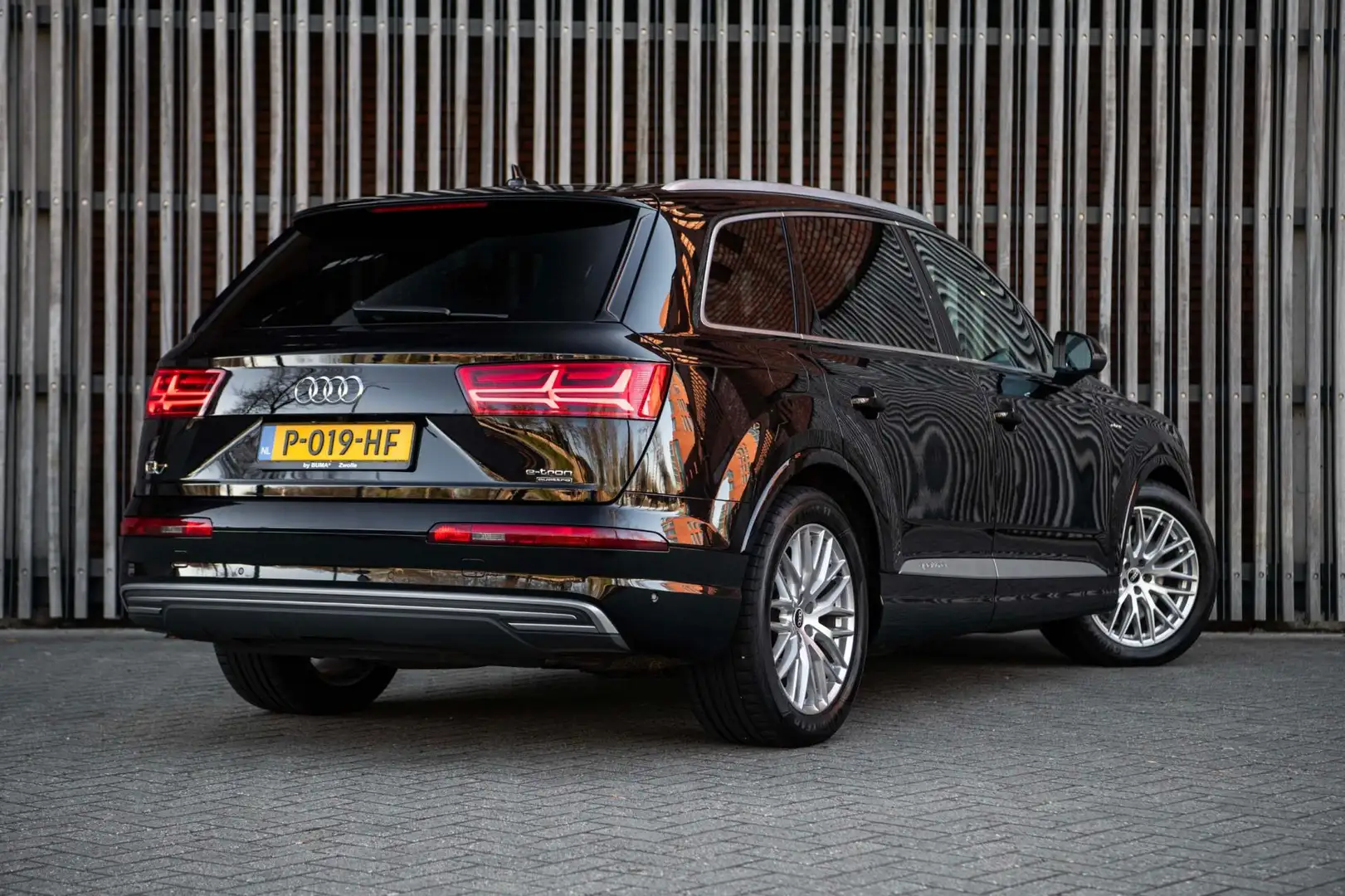 Audi Q7 3.0 TDi e-tron Quattro Sport |VOL OPTIES|HUD|20''| Zwart - 2