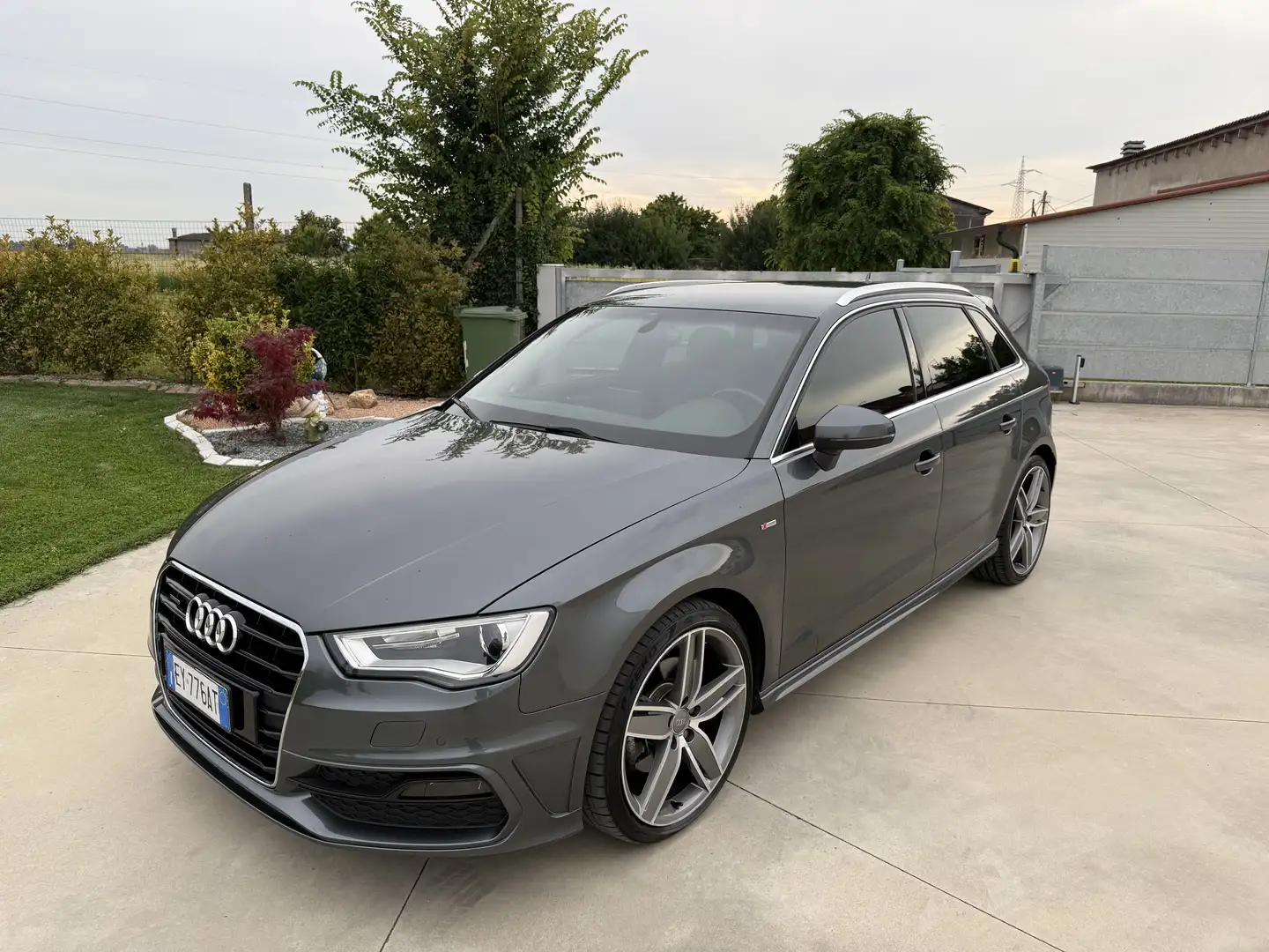 Audi A3 Sportback S-Line Edition Plus Quattro Grijs - 1