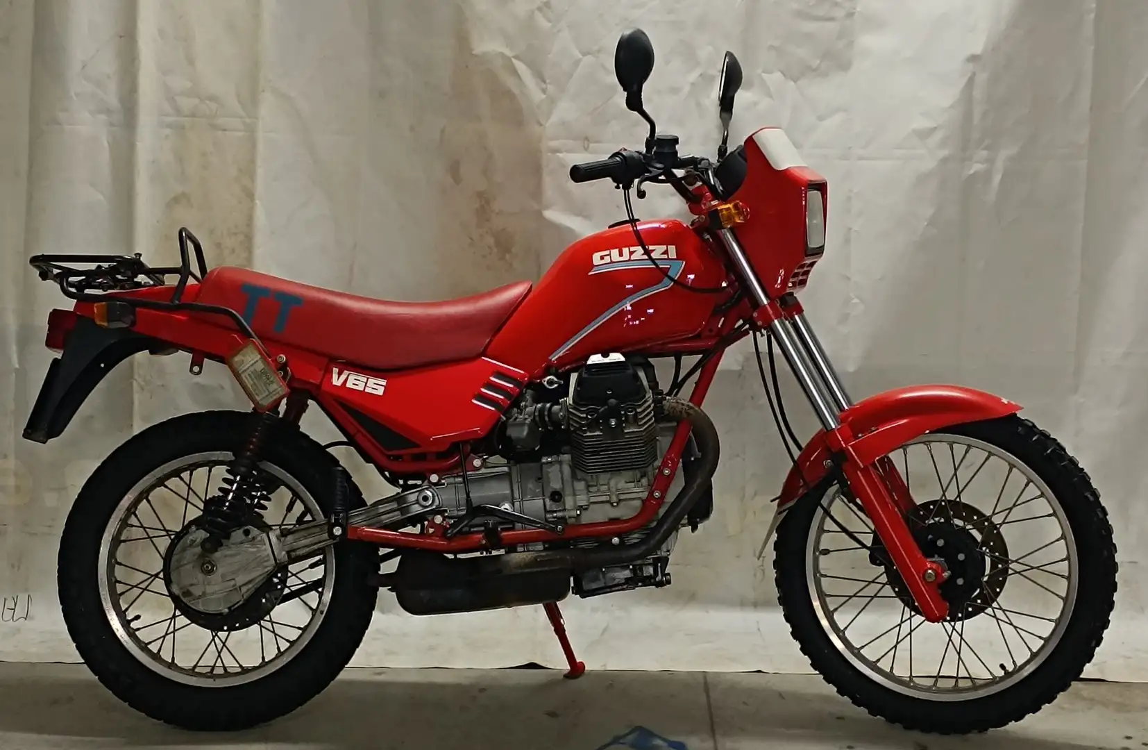 Moto Guzzi V 65 Rojo - 1