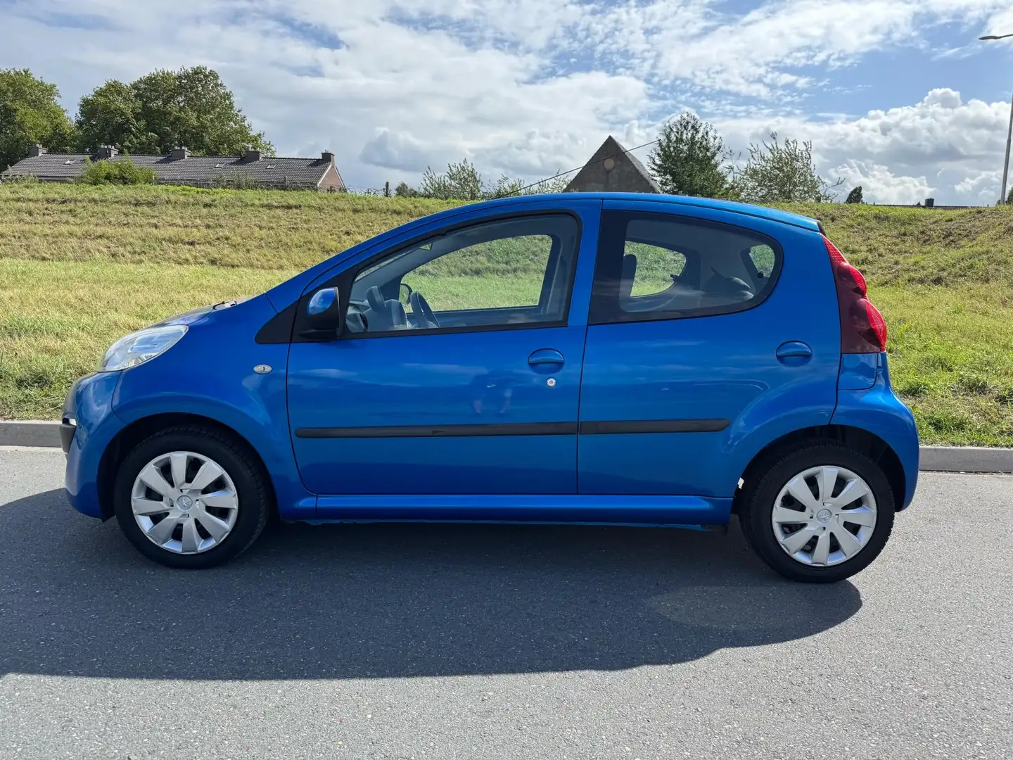 Peugeot 107 1.0 Active Airco Dealer onderhouden Blauw - 2