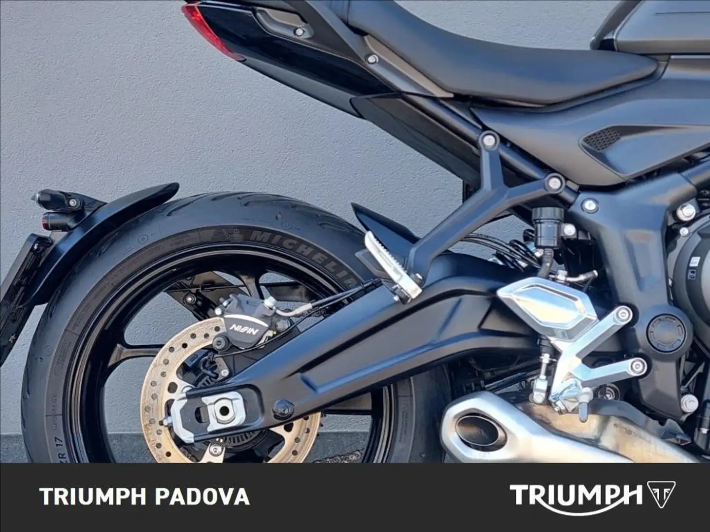 Triumph Trident 660 Nero - 2