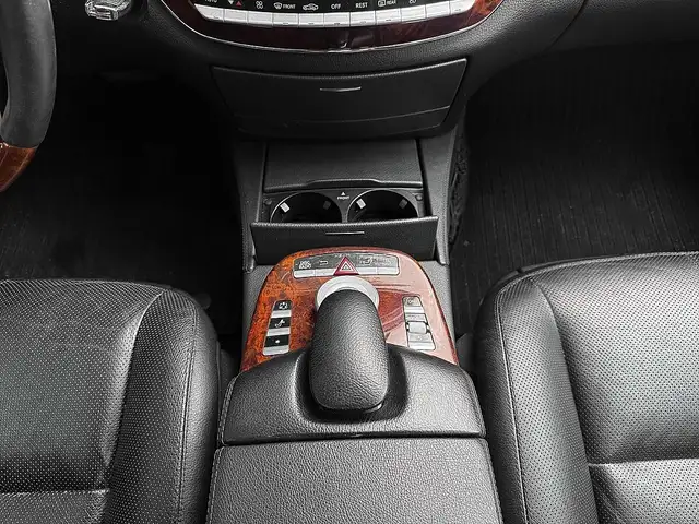 Mercedes-Benz S-Class view 13
