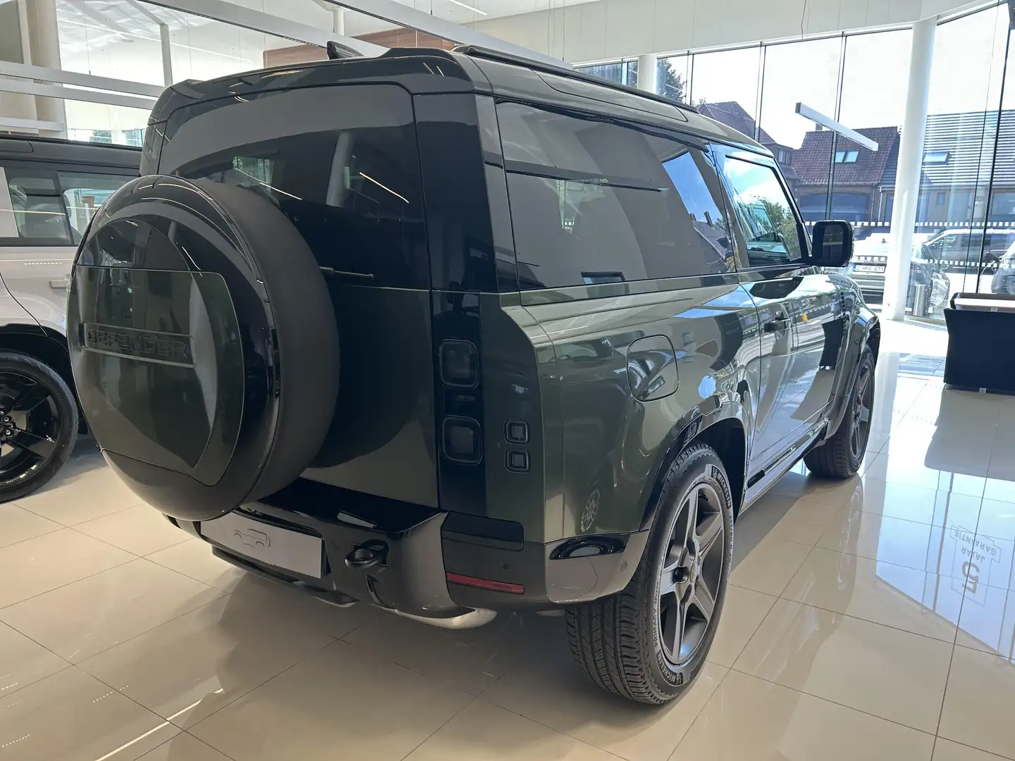 Land Rover Defender X-DYNAMIC SE Groen - 2
