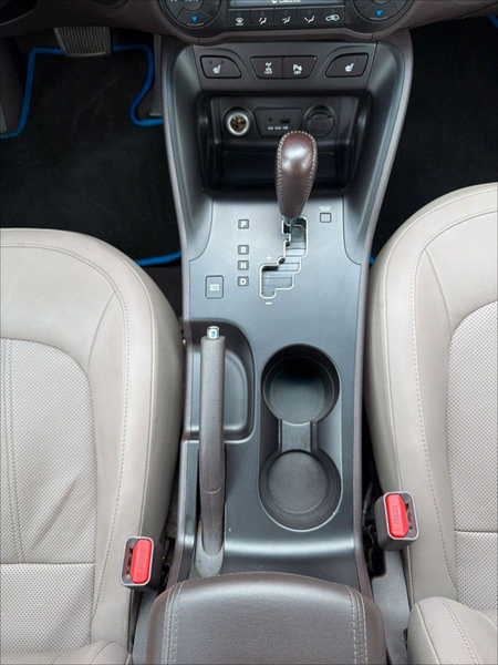 Hyundai iX35 Style AWD 1 HAND/8 FACH/SHZ/PDC/AHK — photo 13