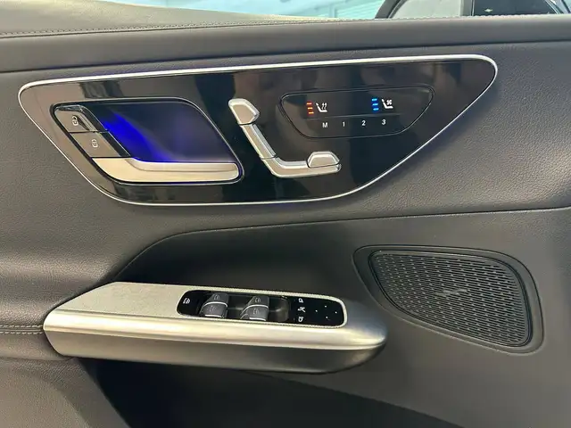 Mercedes-Benz GLC view 12