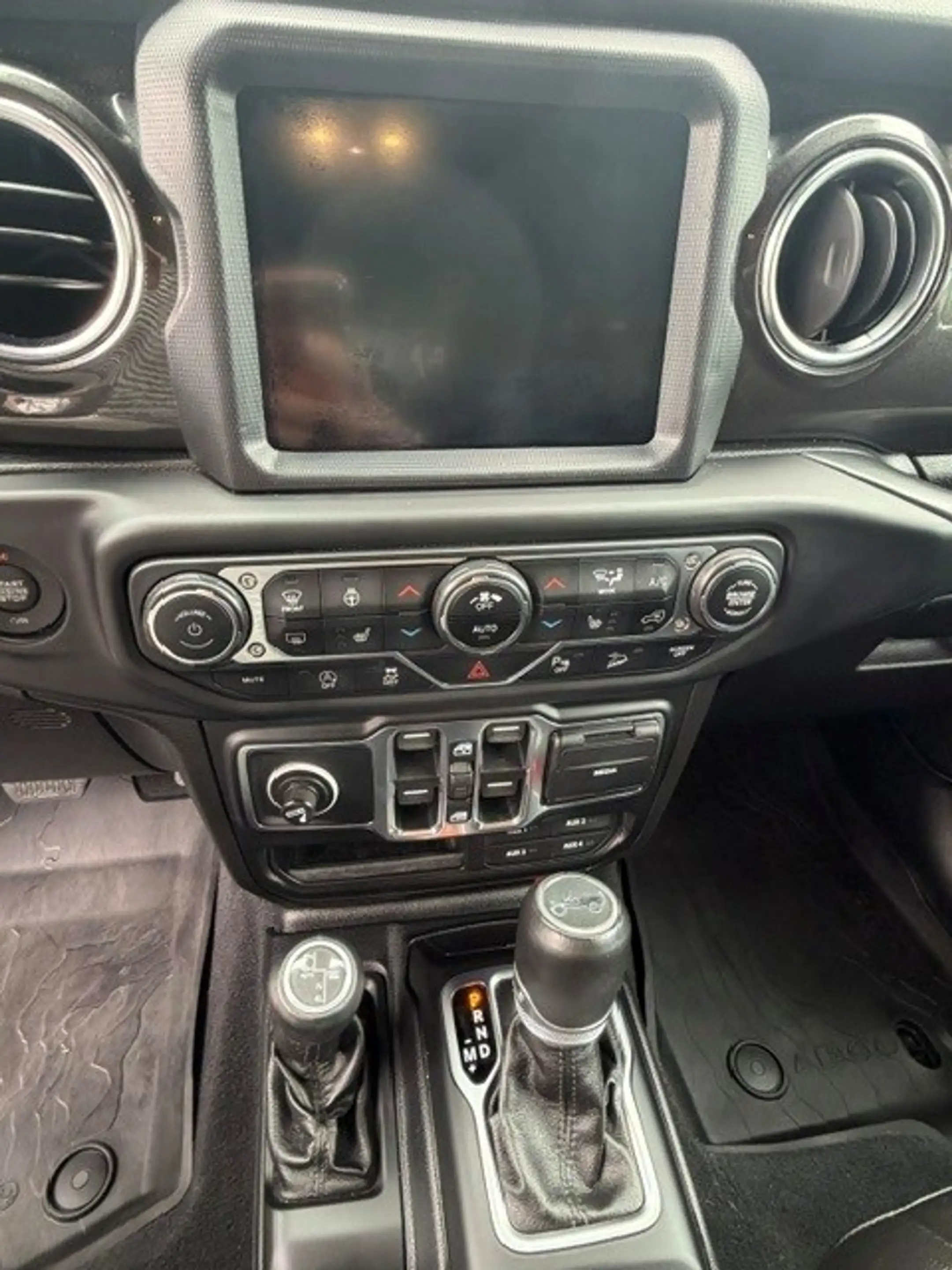 Jeep Wrangler UNLIMITED 2.0 T-GDI NIGHT EAGLE — photo 15
