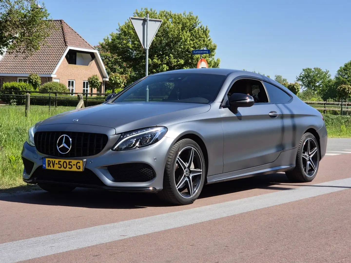 Mercedes-Benz C 180 Coupé Premium *AMG pakket* Mat grijs | NL auto! Gris - 1