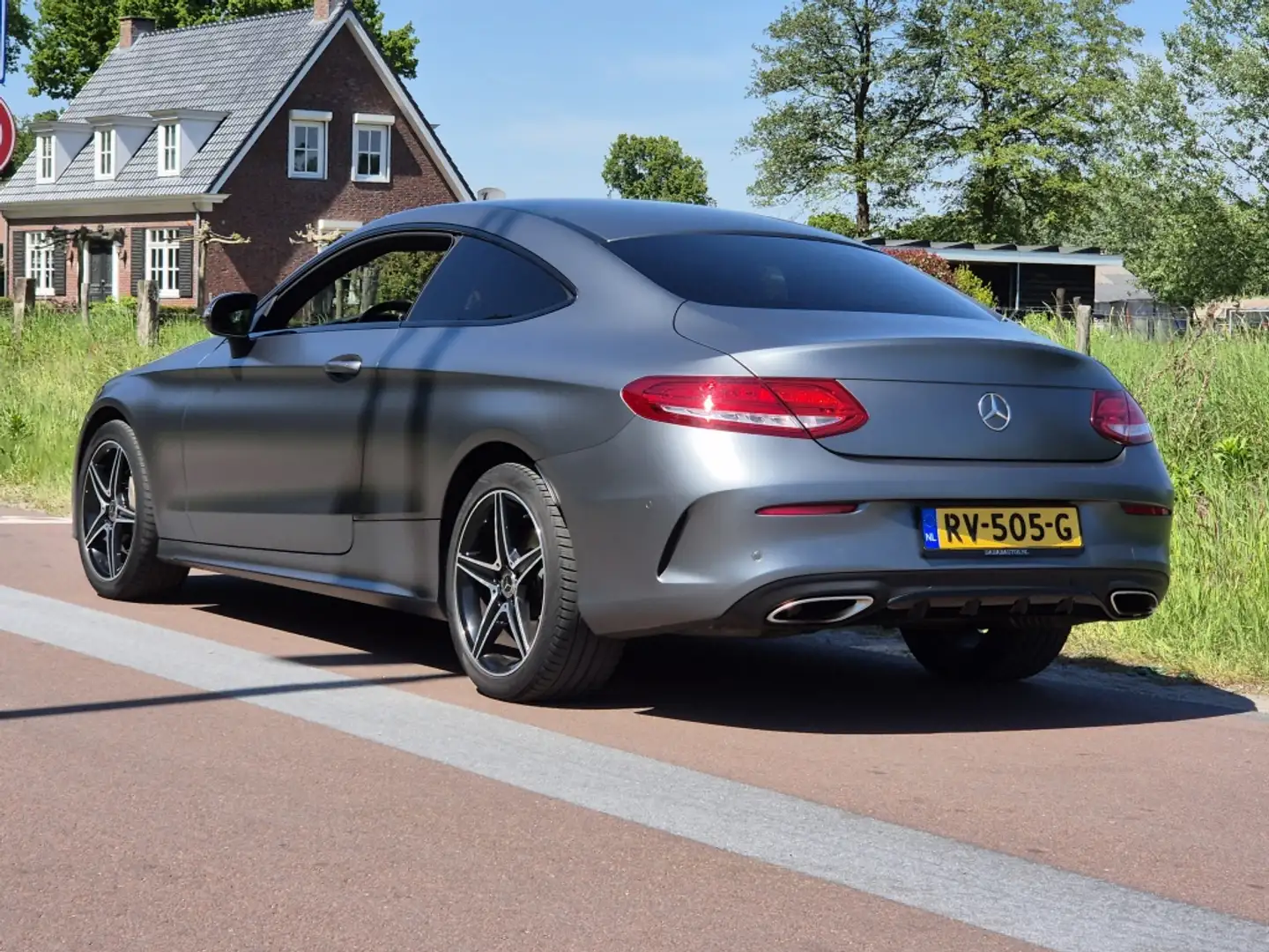 Mercedes-Benz C 180 Coupé Premium *AMG pakket* Mat grijs | NL auto! Gris - 2