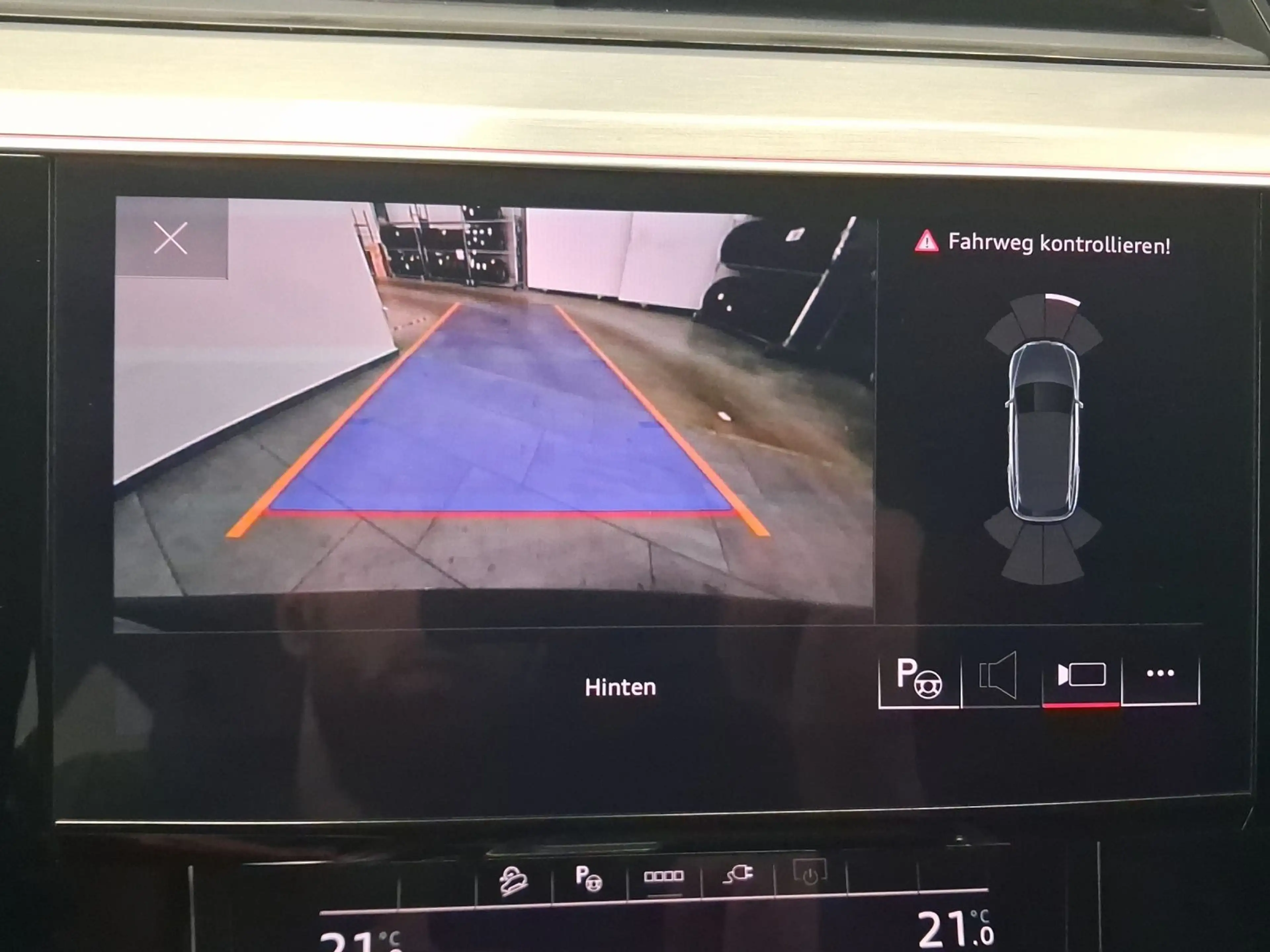 Audi Q8 e-tron 55 Q ADVANCED AHK STDHZG BuO OPS+ PDC+ — photo 15