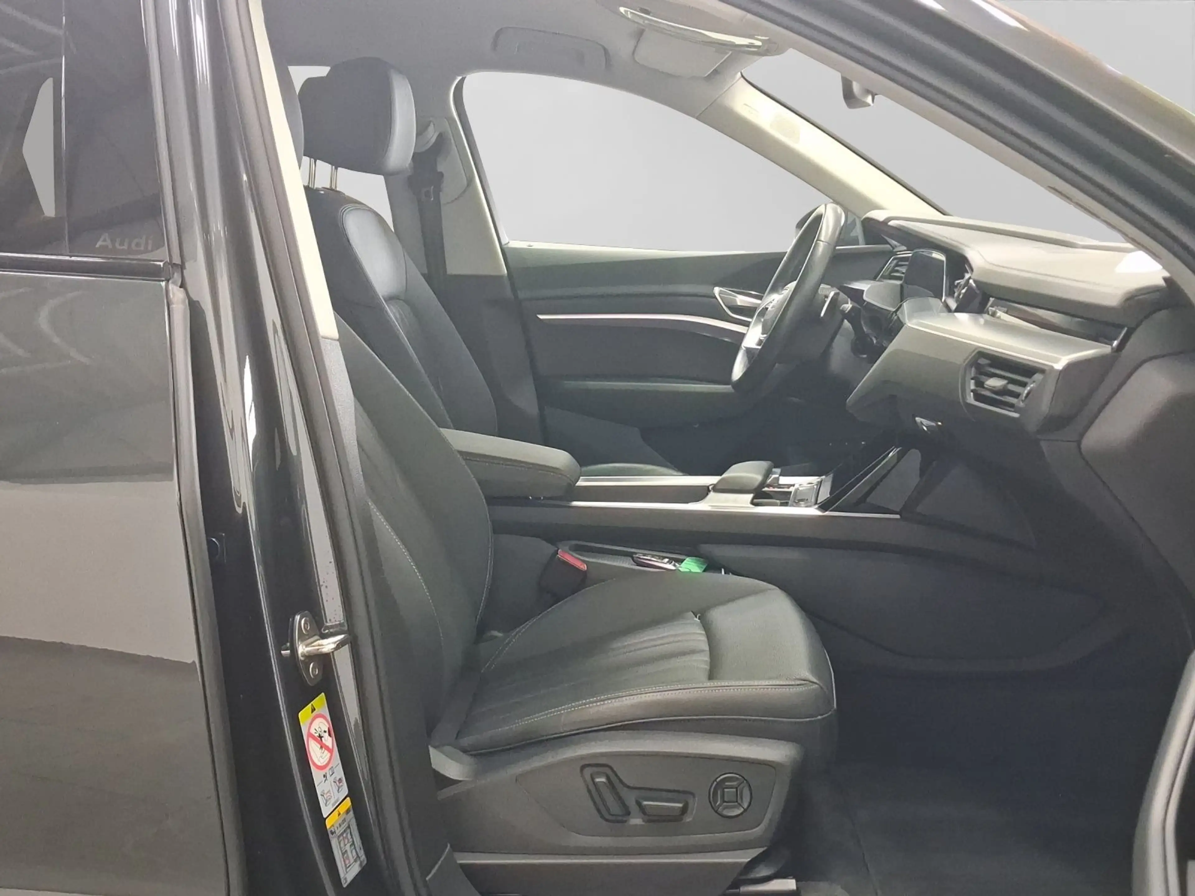 Audi Q8 e-tron 55 Q ADVANCED AHK STDHZG BuO OPS+ PDC+ — photo 4