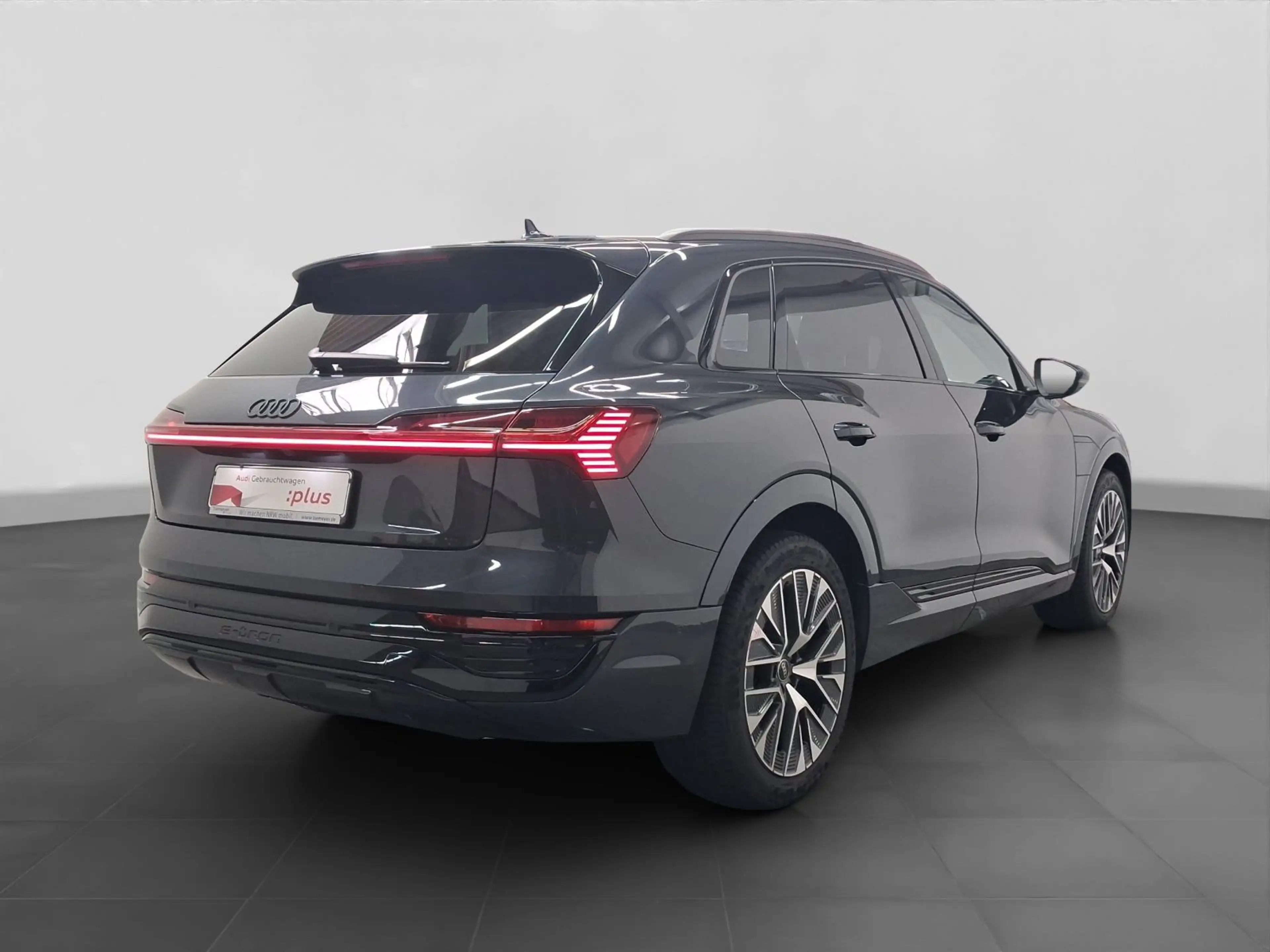 Audi Q8 e-tron 55 Q ADVANCED AHK STDHZG BuO OPS+ PDC+ — photo 3