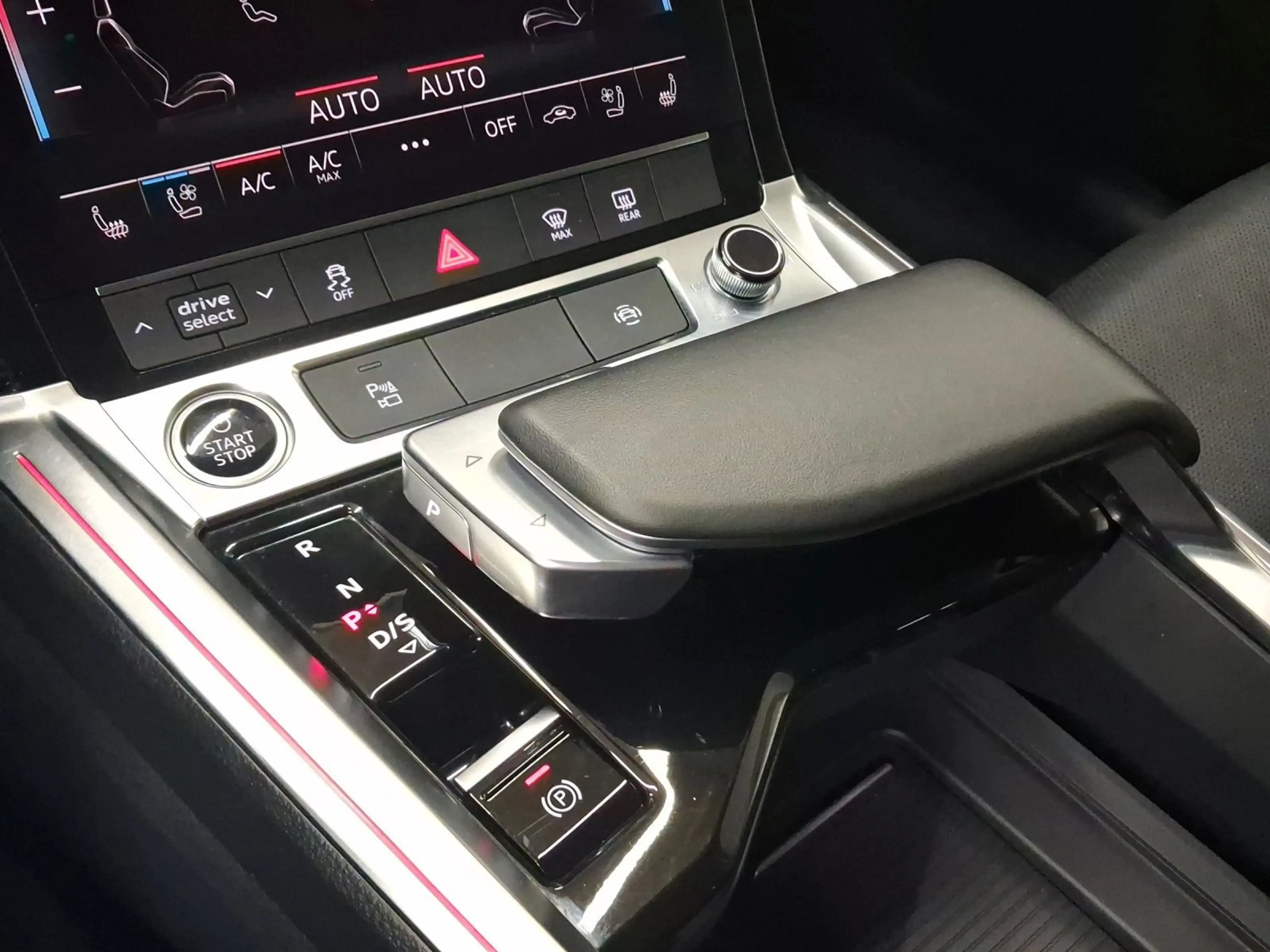 Audi Q8 e-tron 55 Q ADVANCED AHK STDHZG BuO OPS+ PDC+ — photo 11
