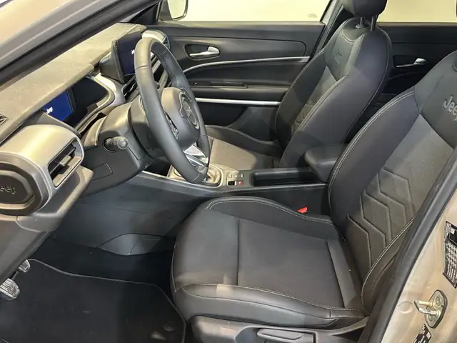 Jeep Avenger view 9