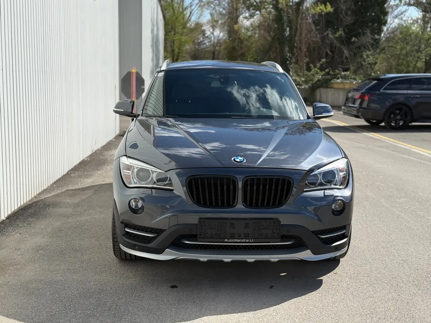 BMW X1 18 d xDrive*Sitzhzg*PDC*Navi* Grau - 2