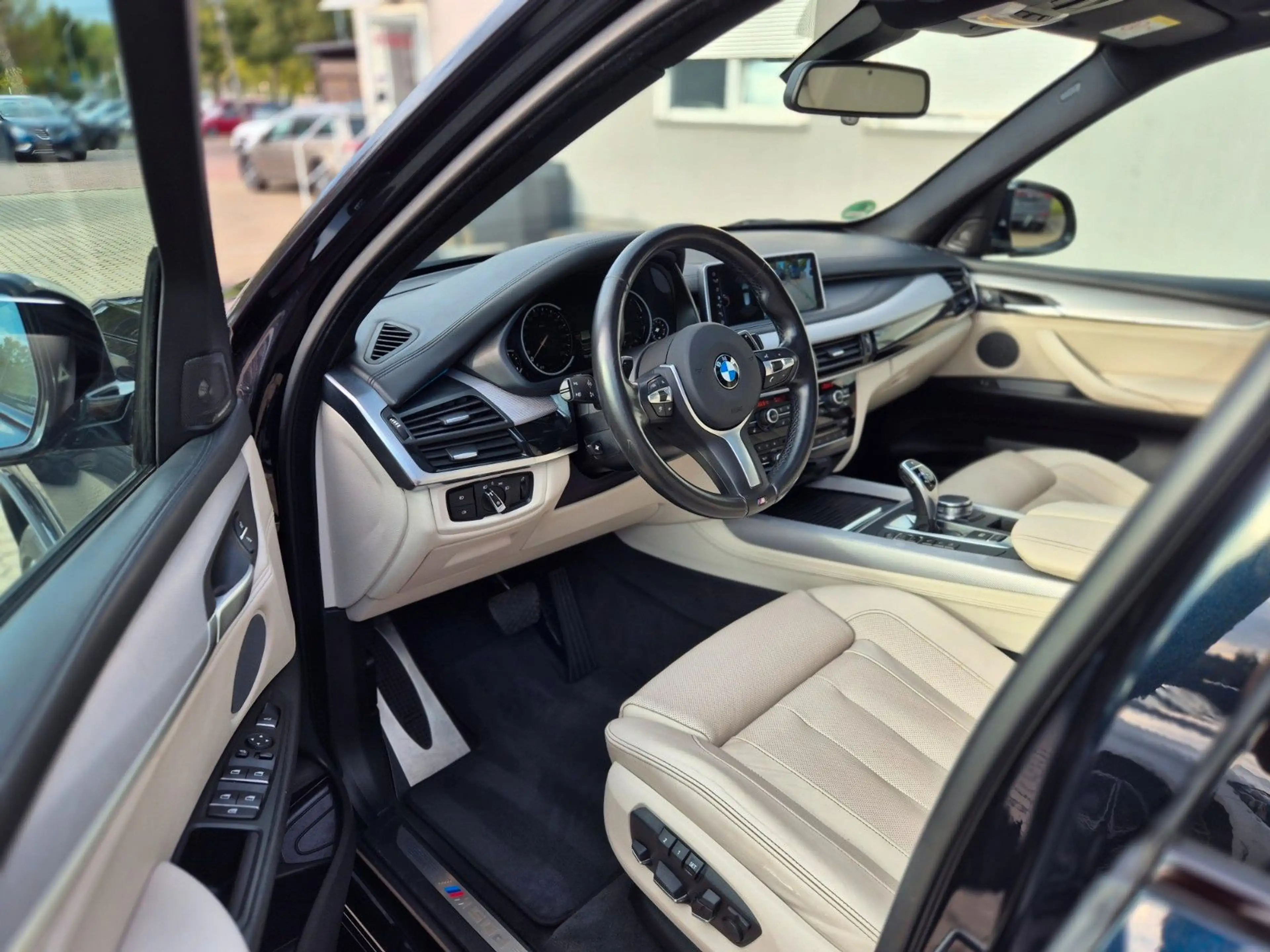 BMW X5 M50d Pano 360° 4 Zonen ACC Adaptives Fahrwerk — photo 13