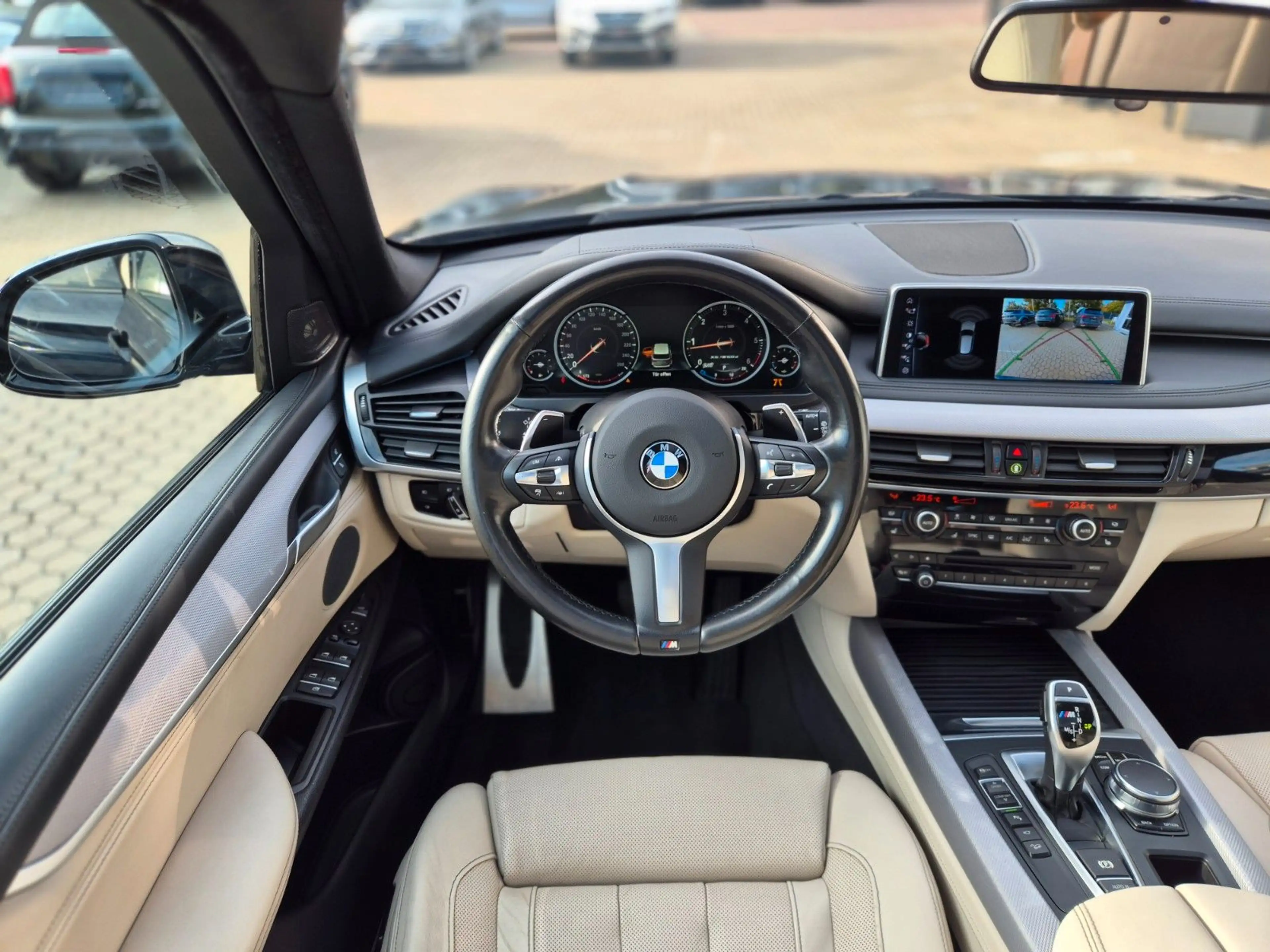 BMW X5 M50d Pano 360° 4 Zonen ACC Adaptives Fahrwerk — photo 14