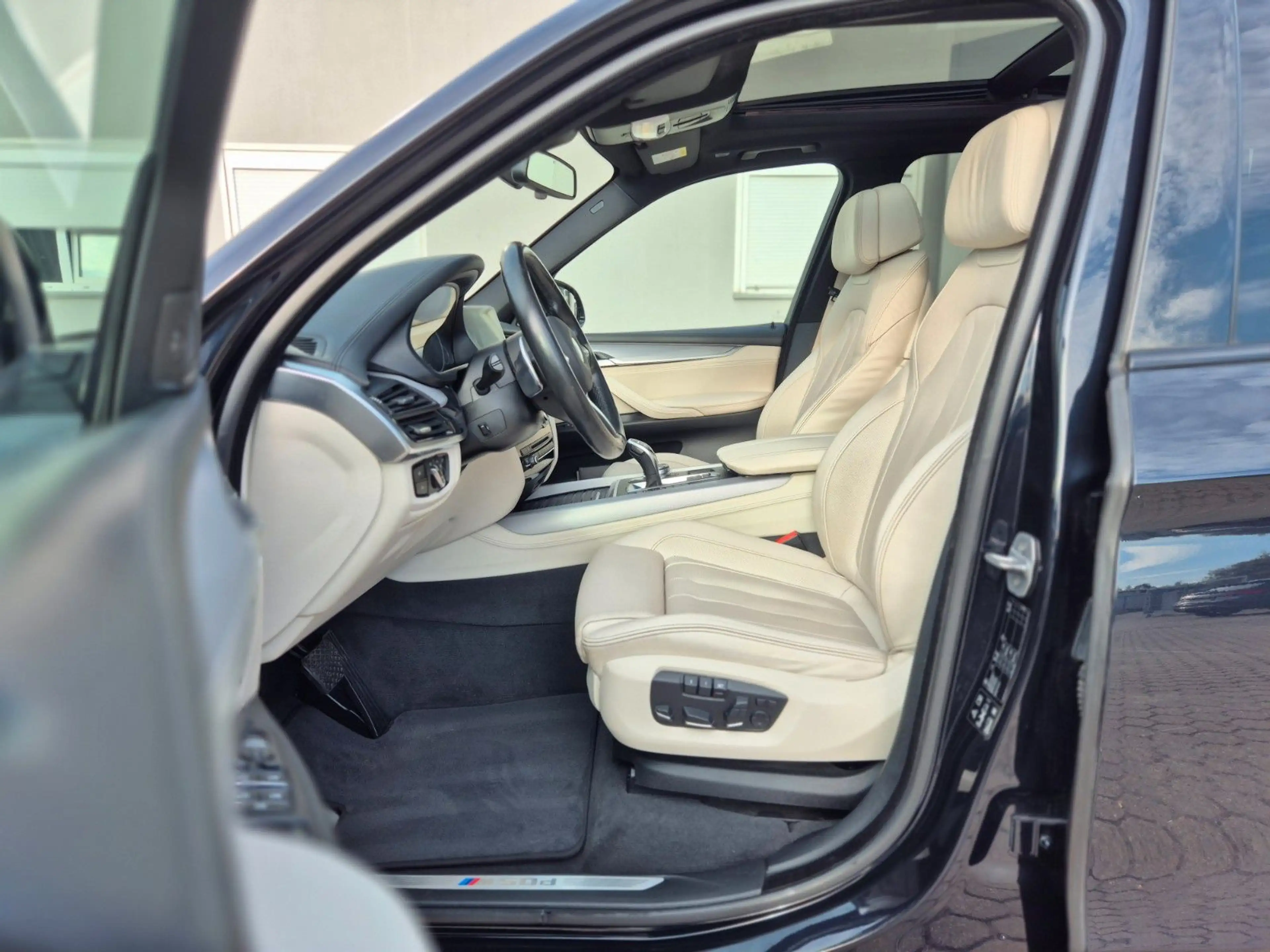 BMW X5 M50d Pano 360° 4 Zonen ACC Adaptives Fahrwerk — photo 12