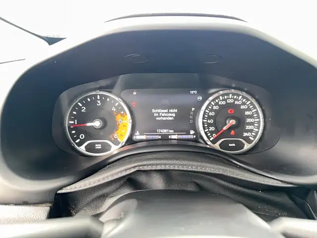 Jeep Renegade view 10