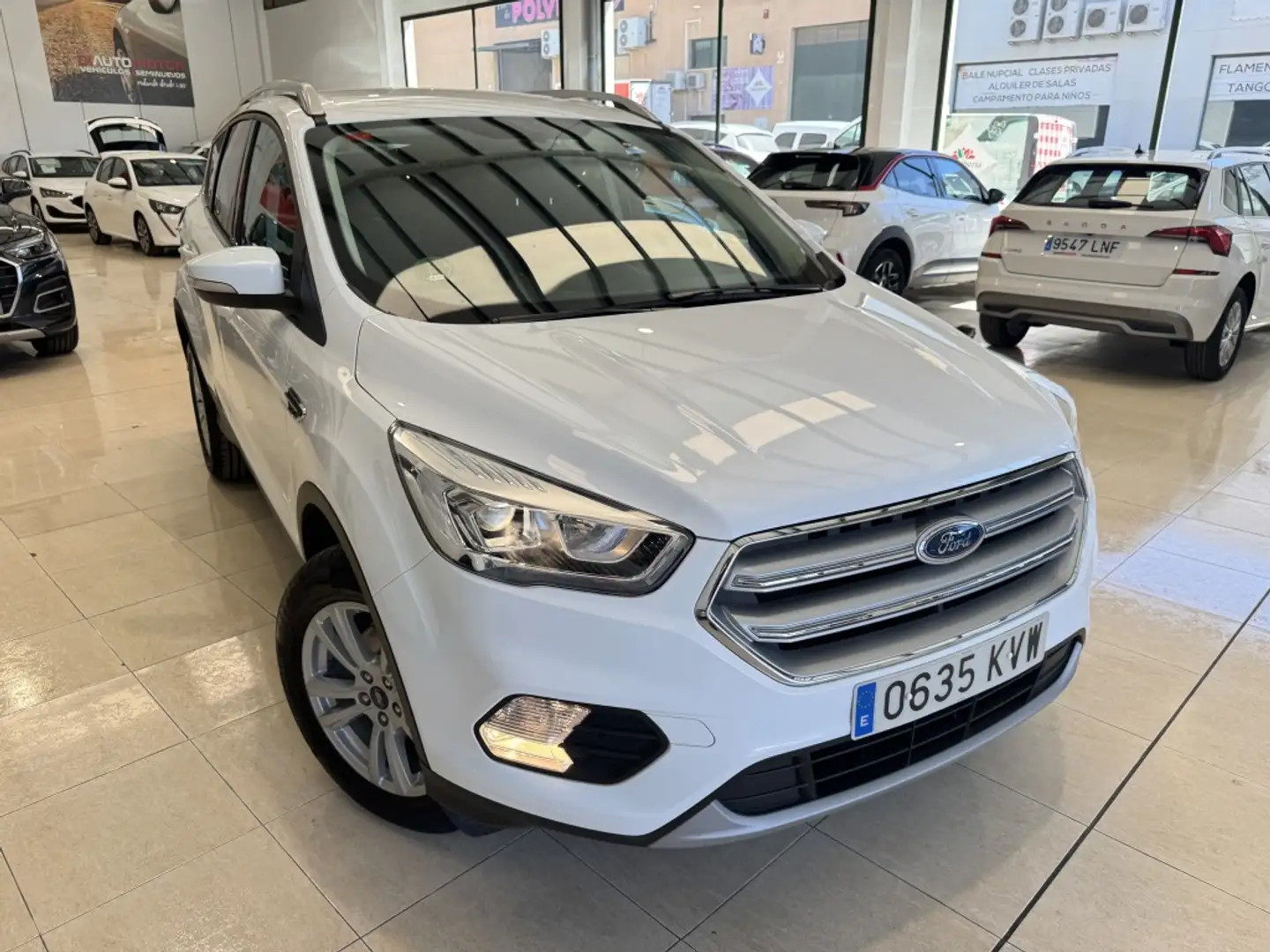 Ford Kuga 1.5 EcoB. Auto S&S Trend 4x2 120 Weiß - 2