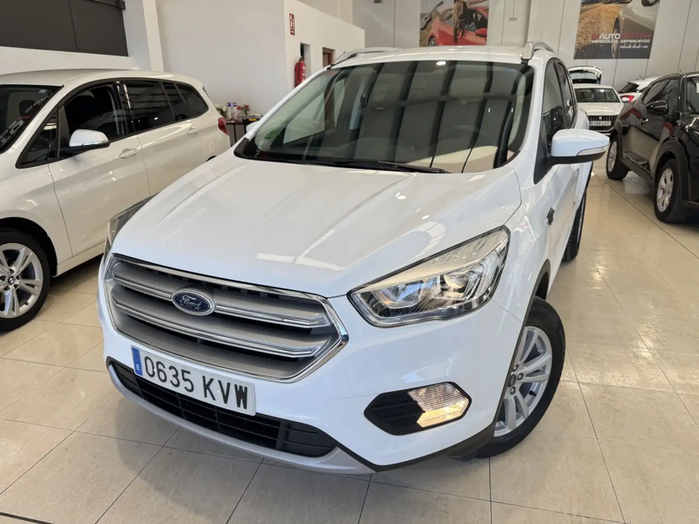 Ford Kuga 1.5 EcoB. Auto S&S Trend 4x2 120 Weiß - 1