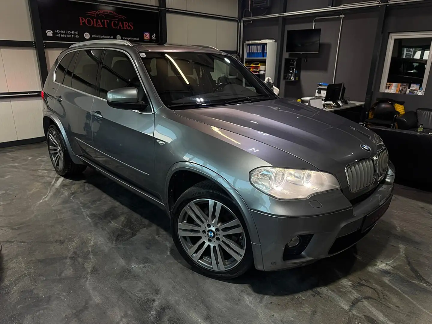 BMW X5 xDrive40d M-Paket Grijs - 2