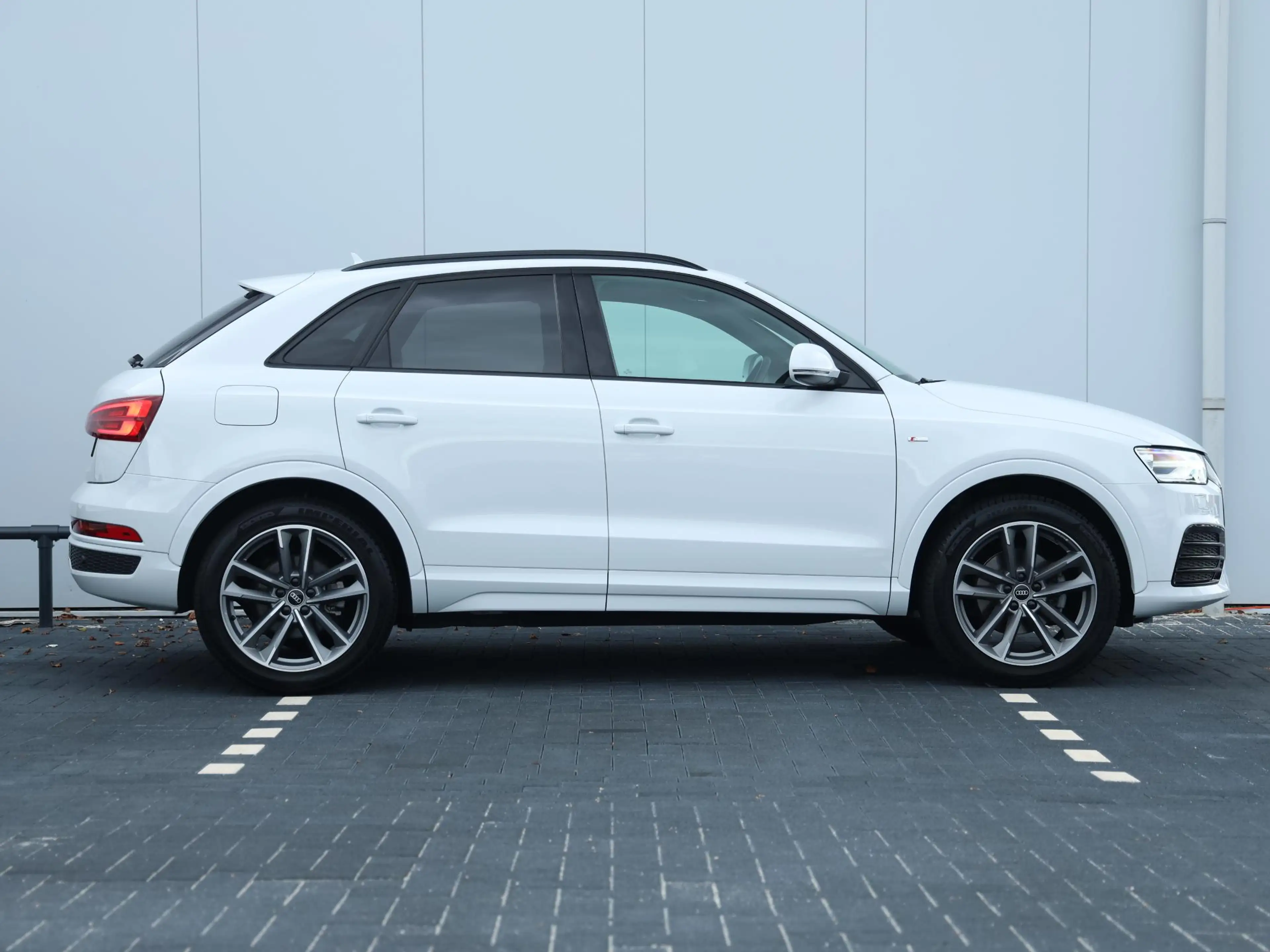 Audi Q3 1.4 TFSI CoD Adrenalin | Automaat | Navi | 19'' ve — photo 2