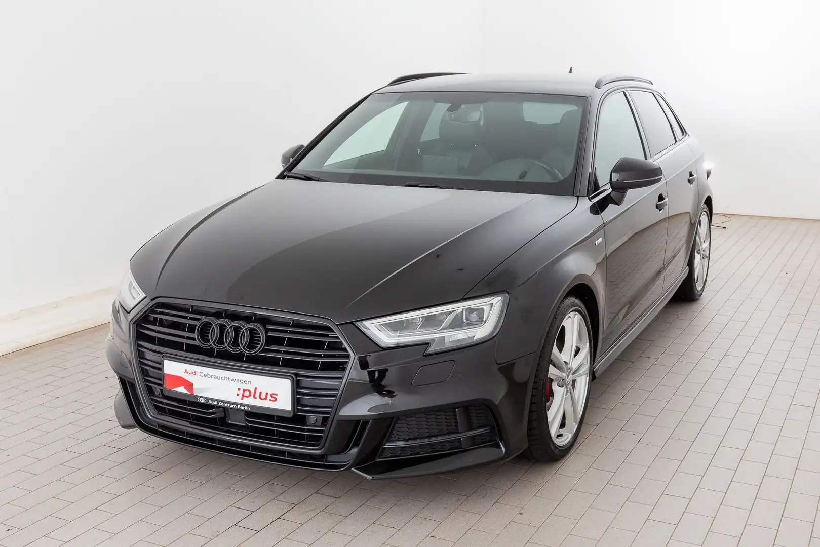 Audi A3 S line 1.4 TFSI S tr. LED ACC PDC Black - 2