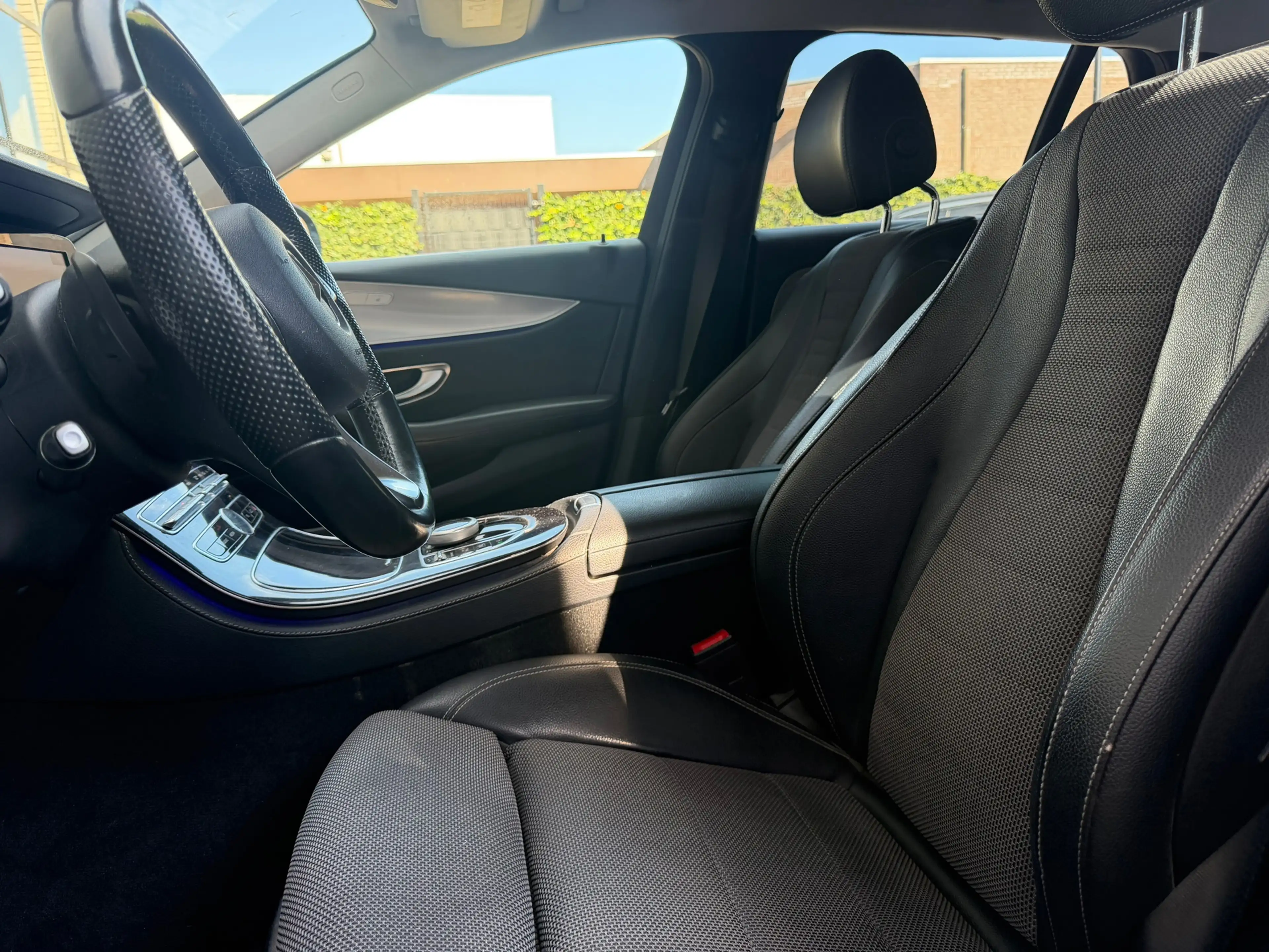 Mercedes-Benz E 200 Estate Premium, Luchtvering, Trekhaak, 4 seizoenen — photo 5