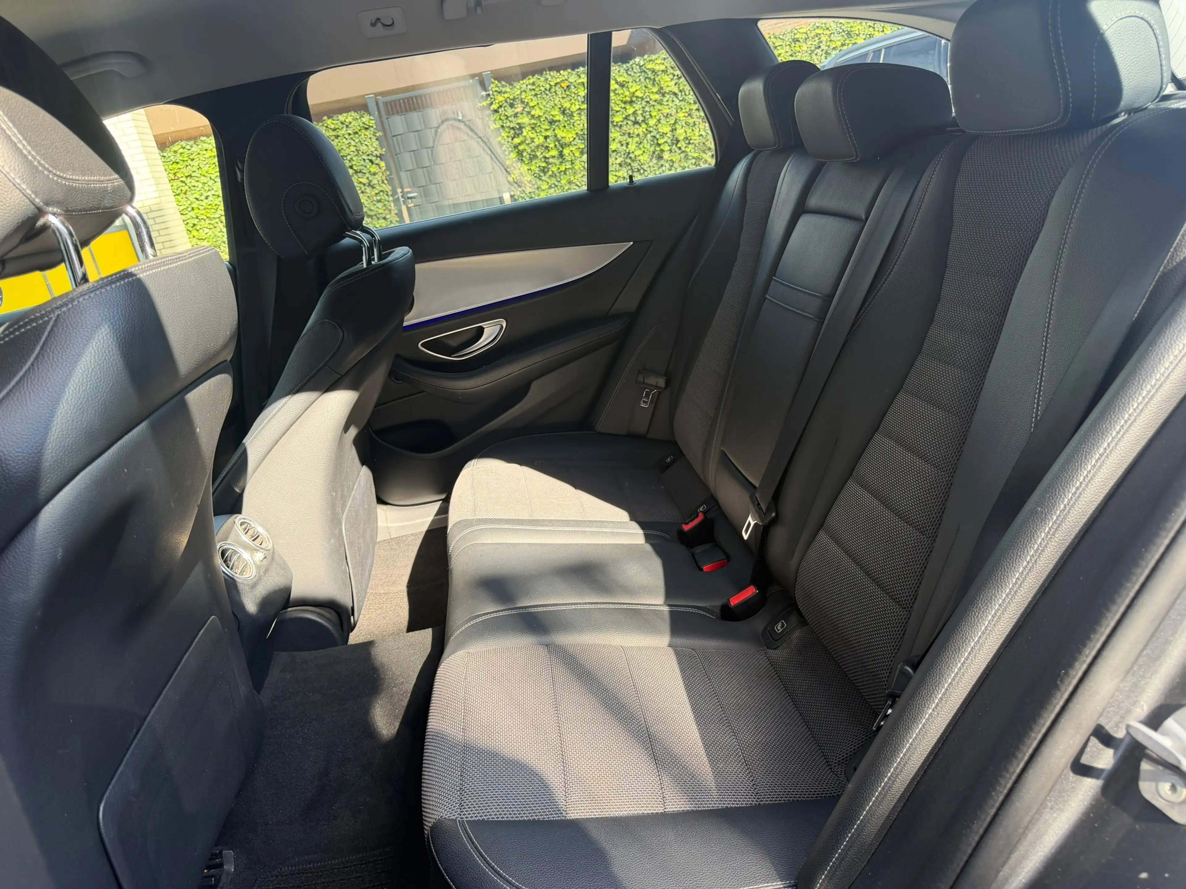 Mercedes-Benz E 200 Estate Premium, Luchtvering, Trekhaak, 4 seizoenen — photo 26