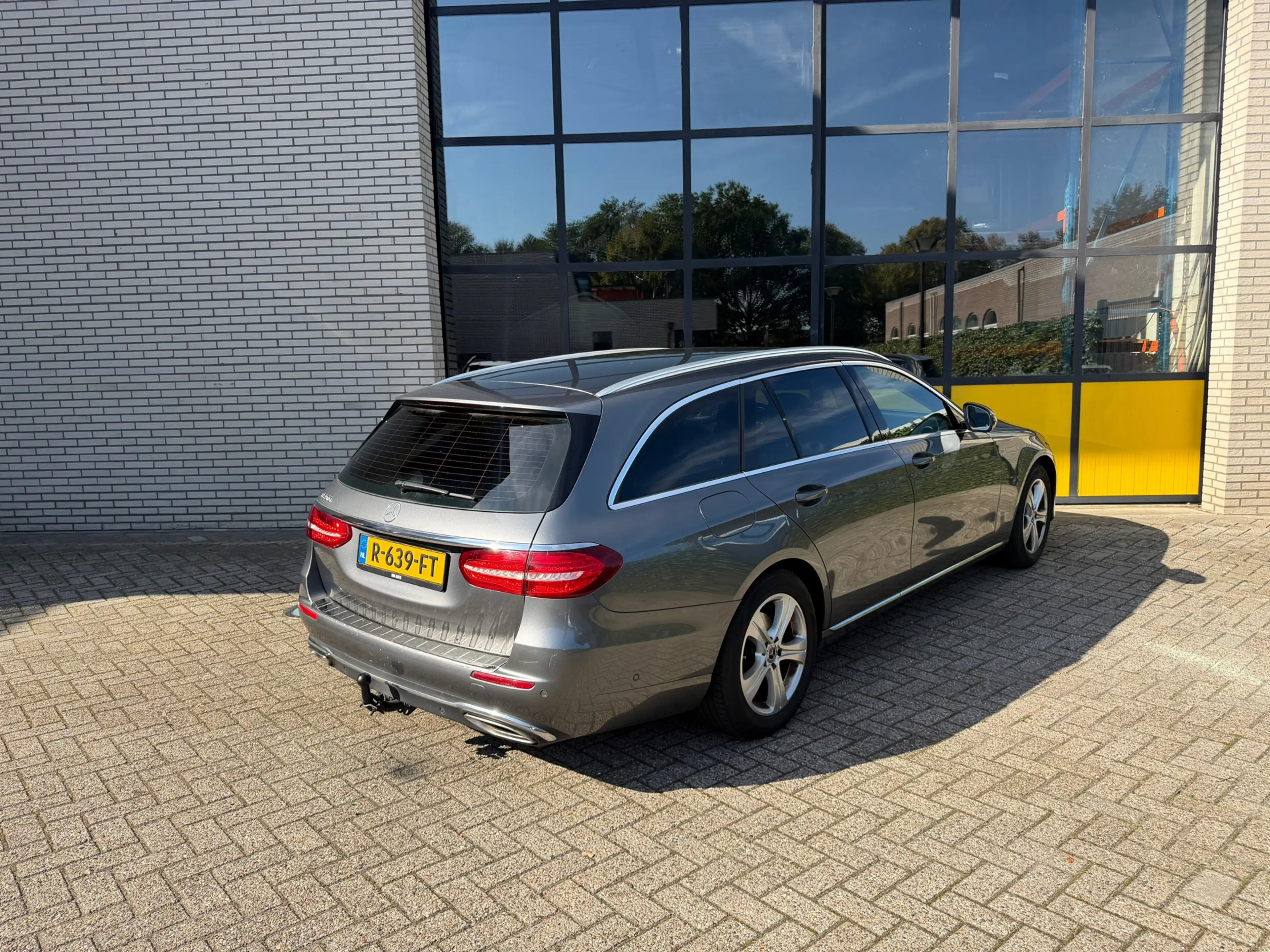Mercedes-Benz E 200 Estate Premium, Luchtvering, Trekhaak, 4 seizoenen — photo 3