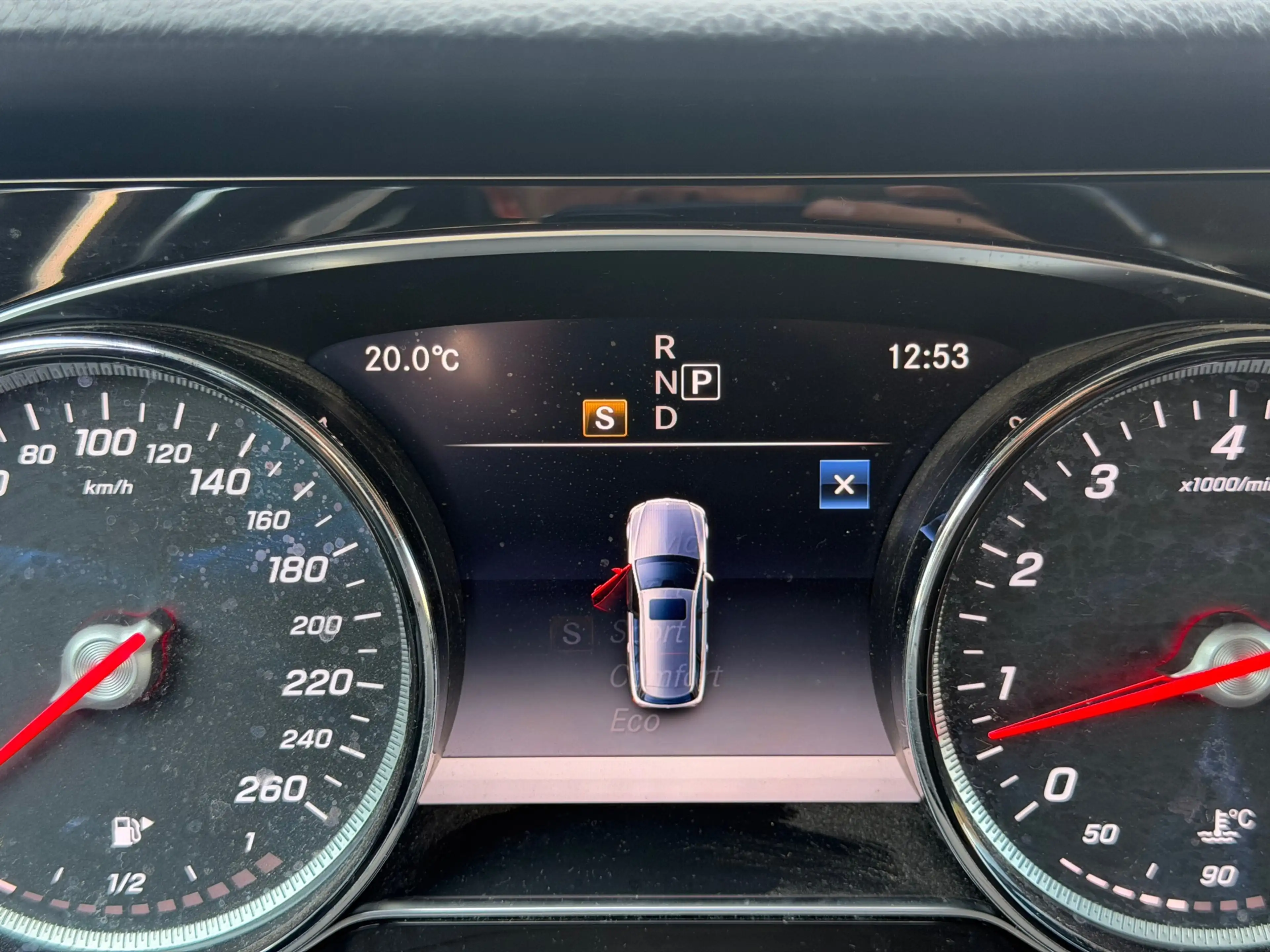 Mercedes-Benz E 200 Estate Premium, Luchtvering, Trekhaak, 4 seizoenen — photo 22
