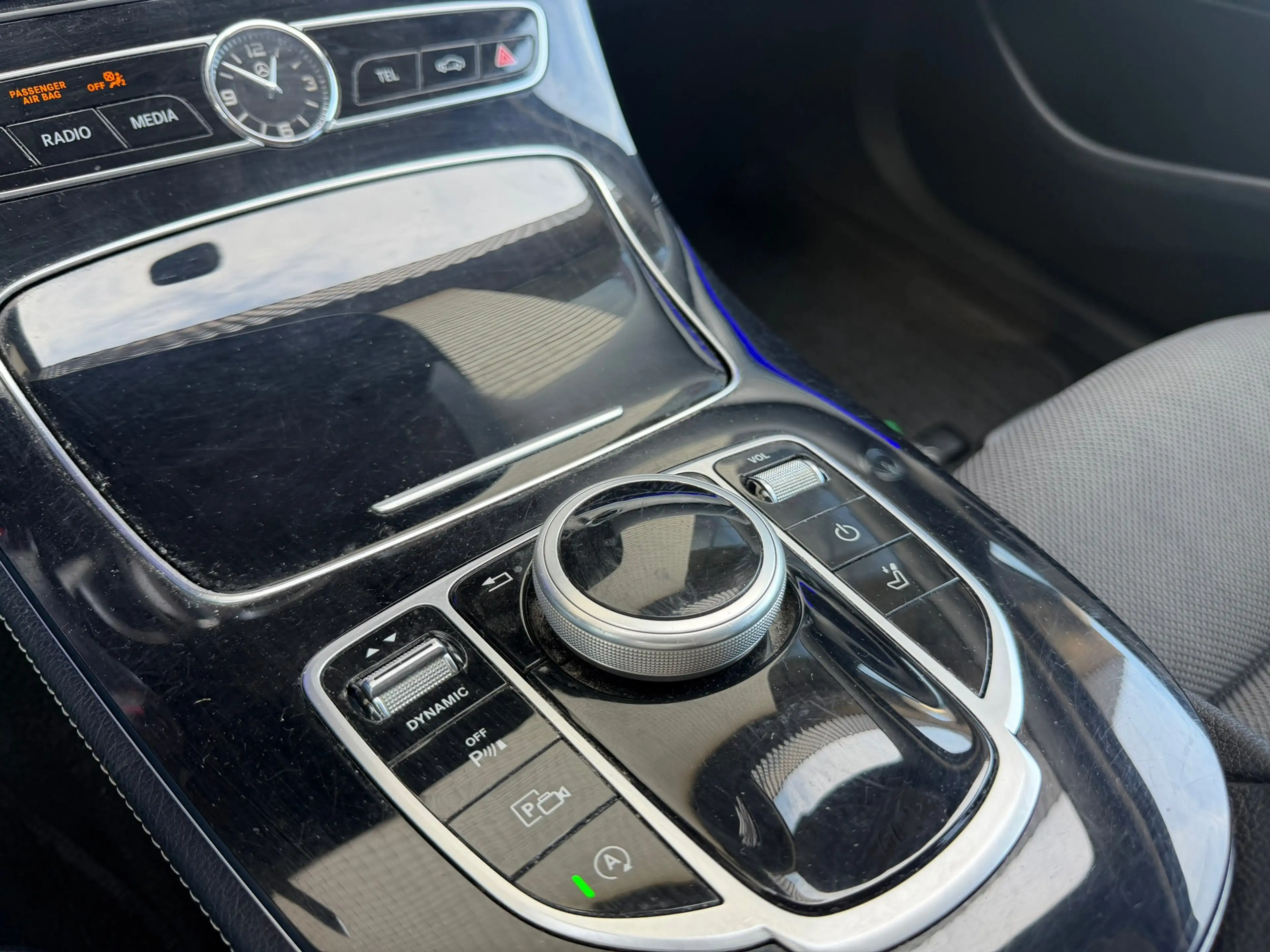 Mercedes-Benz E 200 Estate Premium, Luchtvering, Trekhaak, 4 seizoenen — photo 14