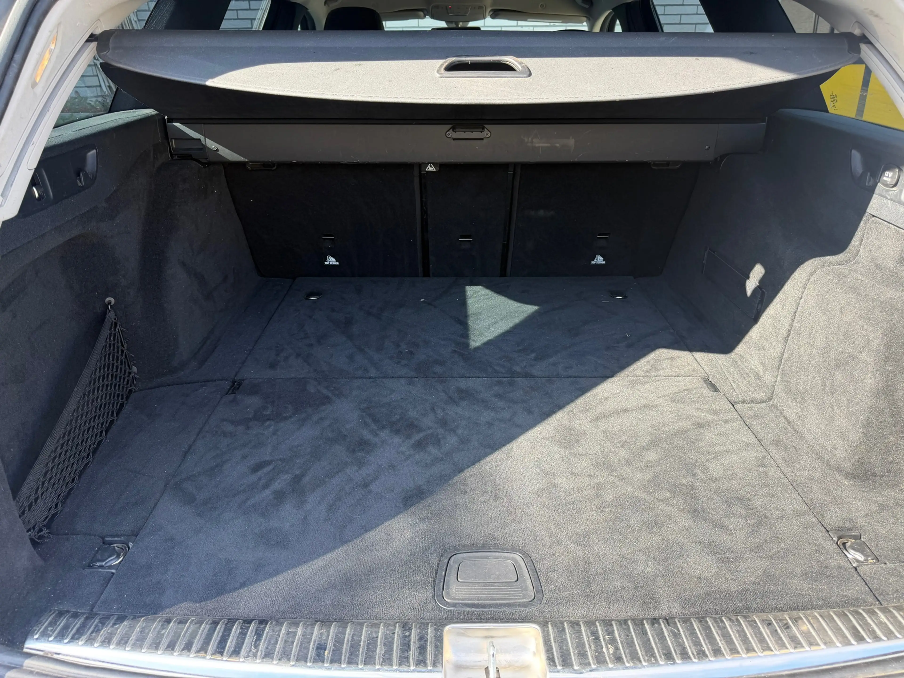 Mercedes-Benz E 200 Estate Premium, Luchtvering, Trekhaak, 4 seizoenen — photo 25