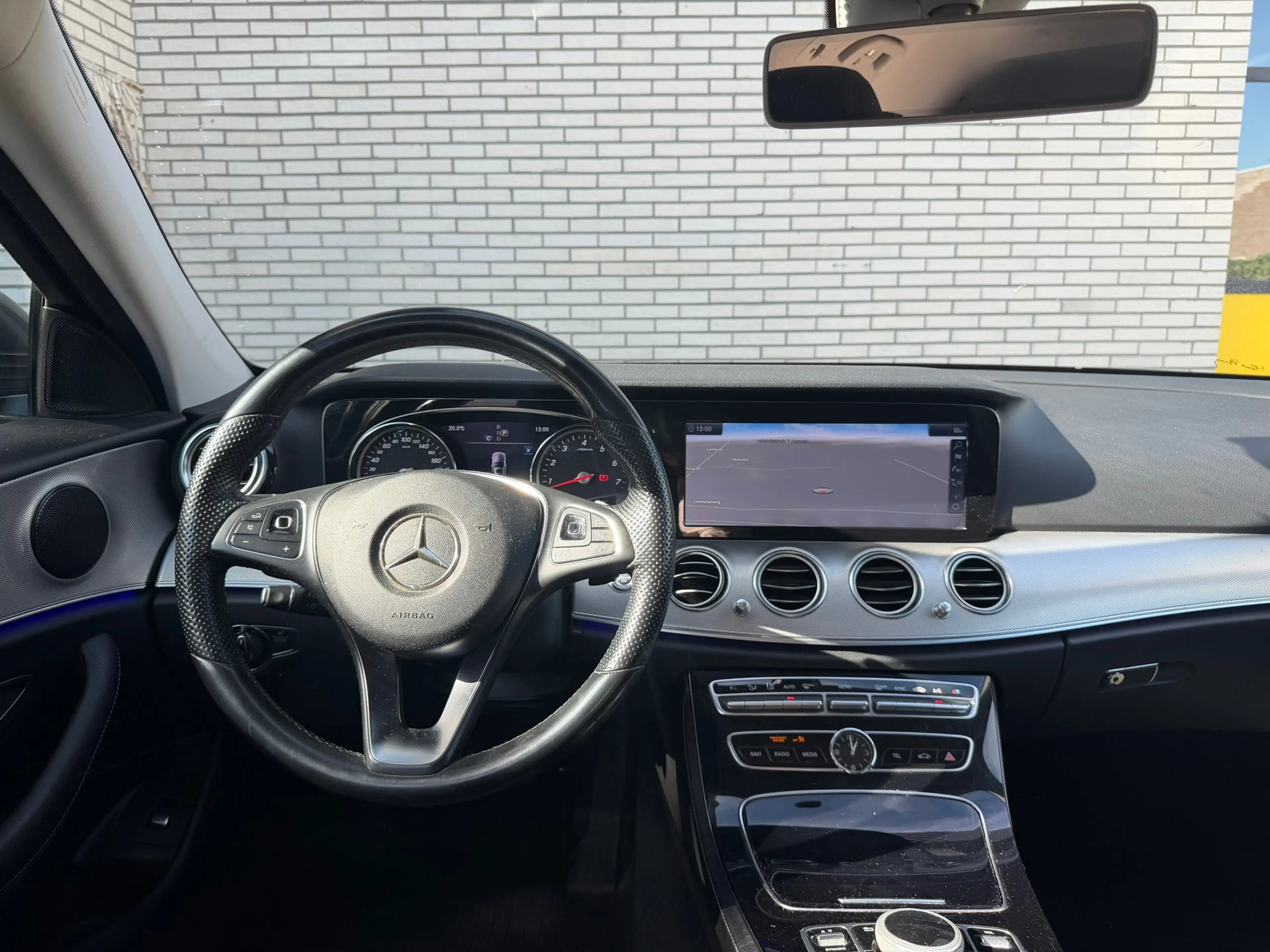 Mercedes-Benz E 200 Estate Premium, Luchtvering, Trekhaak, 4 seizoenen — photo 4