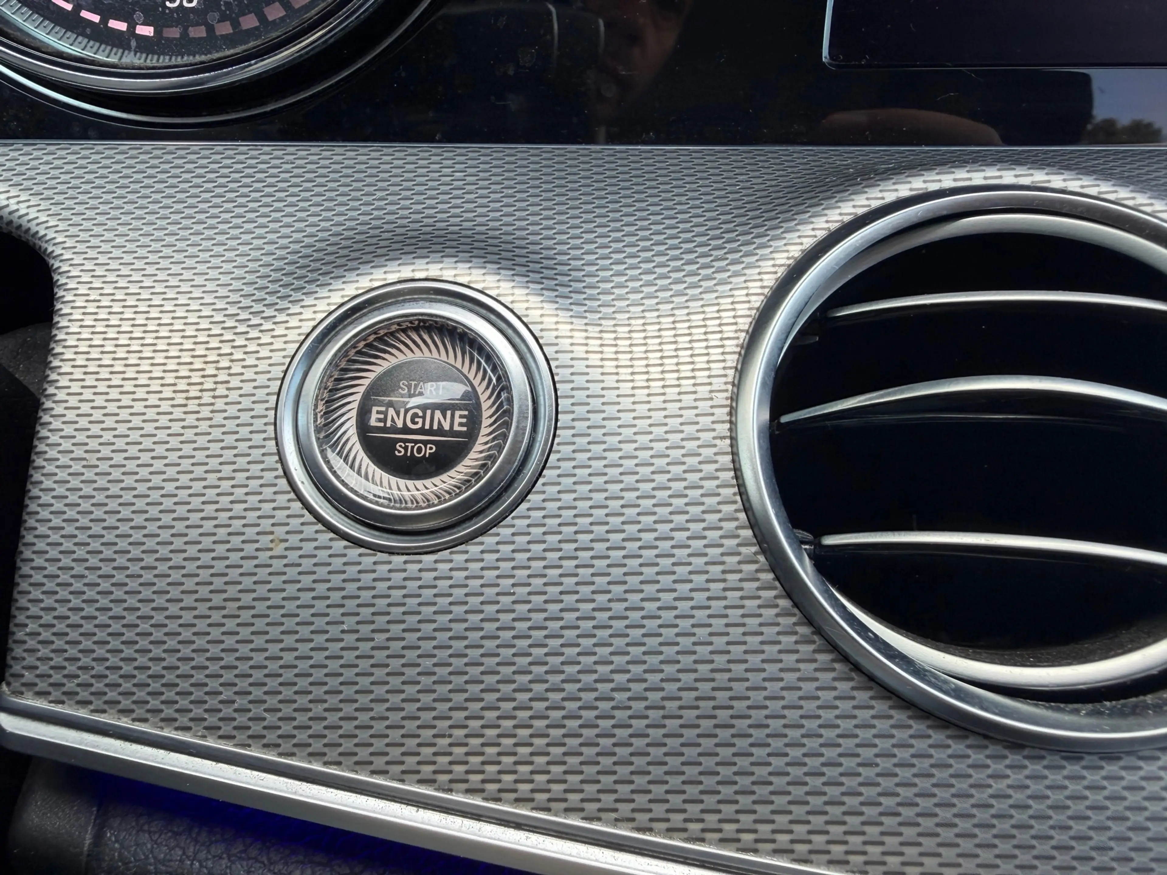 Mercedes-Benz E 200 Estate Premium, Luchtvering, Trekhaak, 4 seizoenen — photo 20