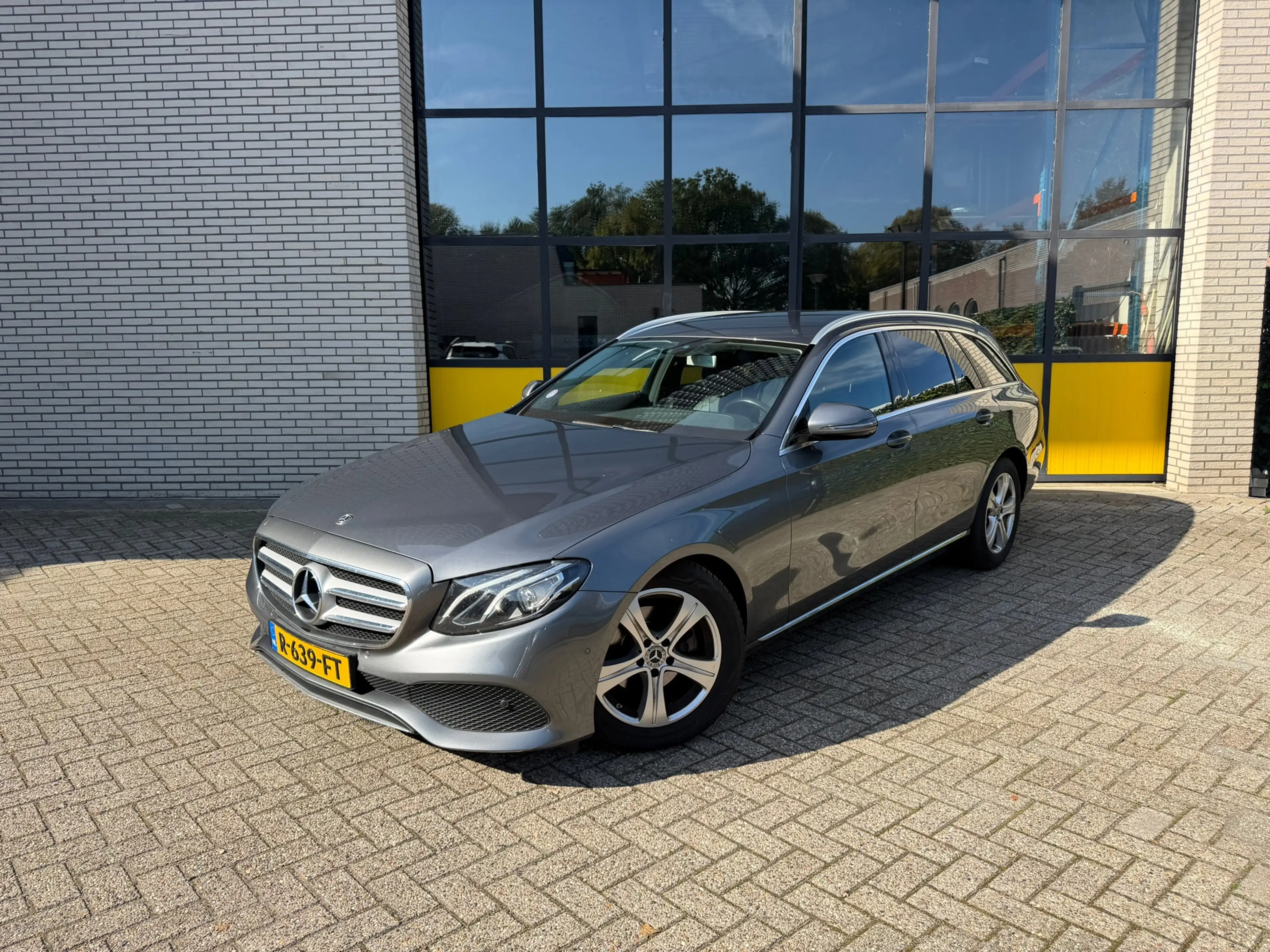 Mercedes-Benz E 200 Estate Premium, Luchtvering, Trekhaak, 4 seizoenen