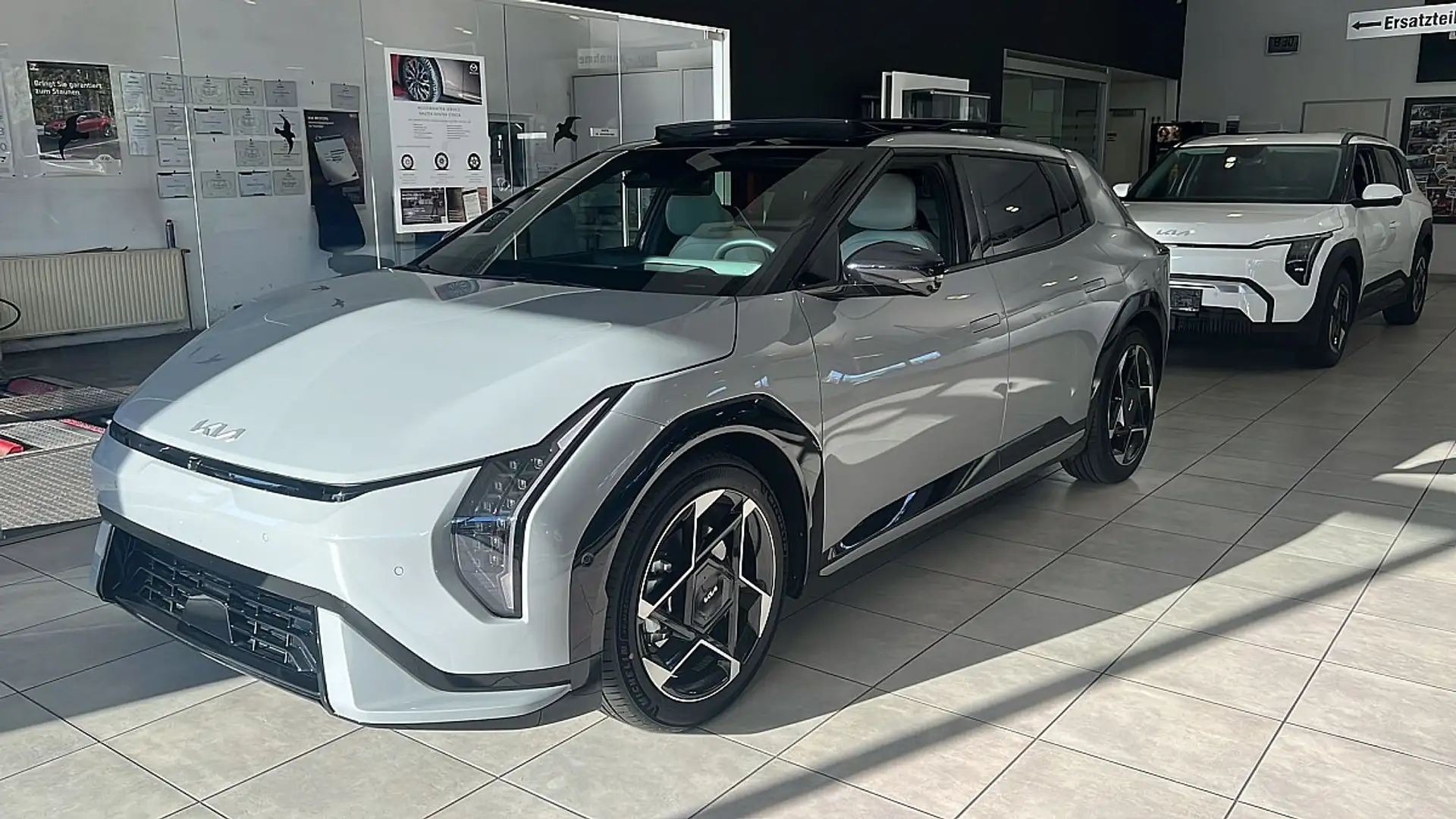Kia EV4 HB FWD 81,4kWh GT-Line Grau - 1