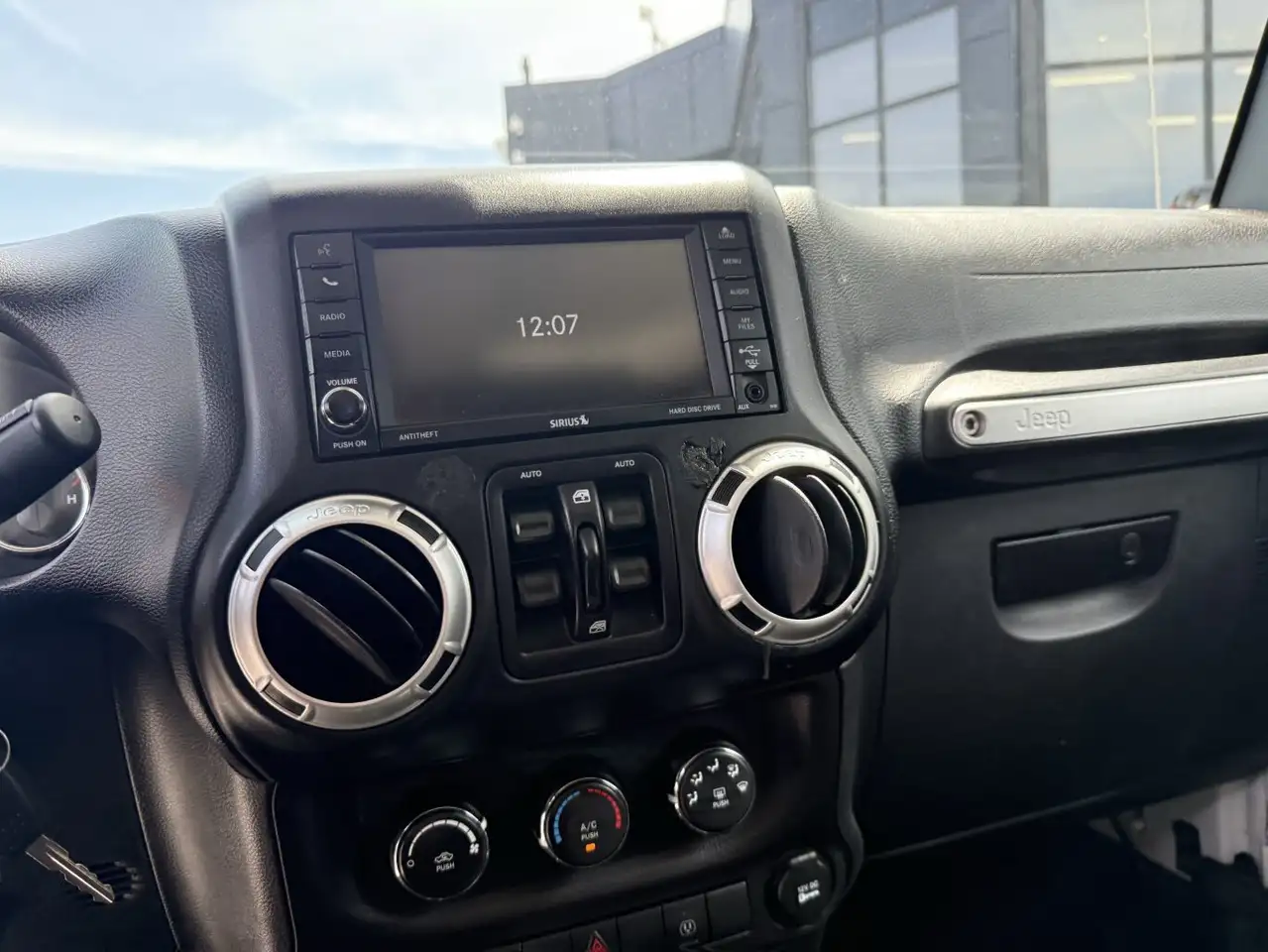 Jeep Wrangler снимка Jeep Wrangler