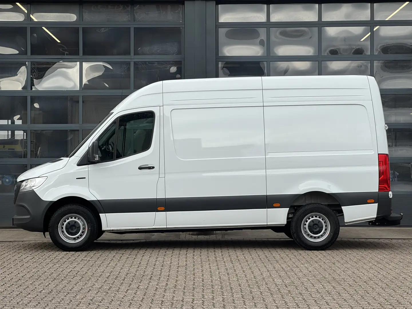 Mercedes-Benz 320 eSprinter L2H2 Select 81kWh | Navi | Cruise | Came Alb - 2
