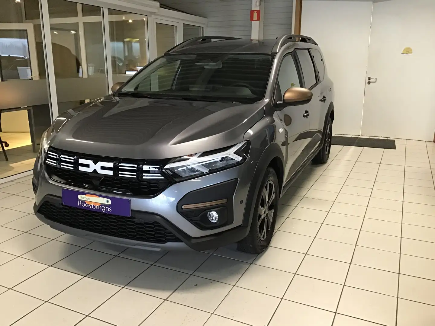 Dacia Jogger 1.0 TCe Extreme 7pl. NIEUW BJ12/2024 NAVI CAMERA Gris - 1